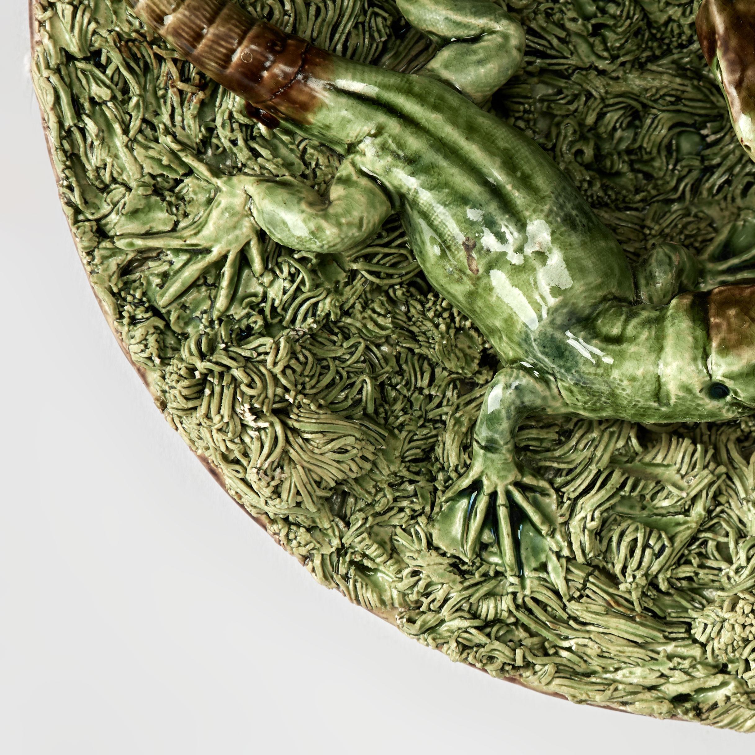 Portugais Poterie portugaise en majolique de Mafra de style Palissy Ware avec lézards et insectes en vente