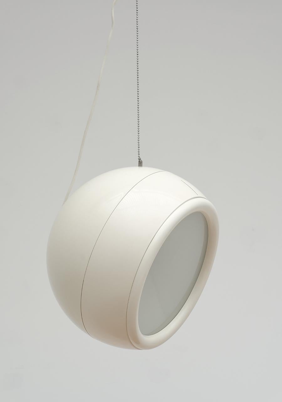 white modern Pallade Lamp by Studio Tetrarch for Artemide In Good Condition For Sale In Antwerpen, Antwerp