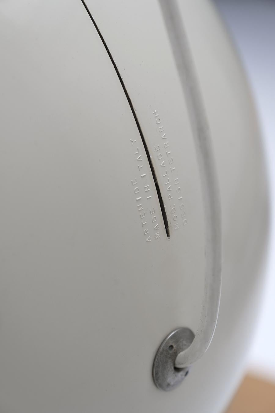 Weiße weiße moderne Pallade-Lampe von Studio Tetrarch für Artemide (Glas) im Angebot