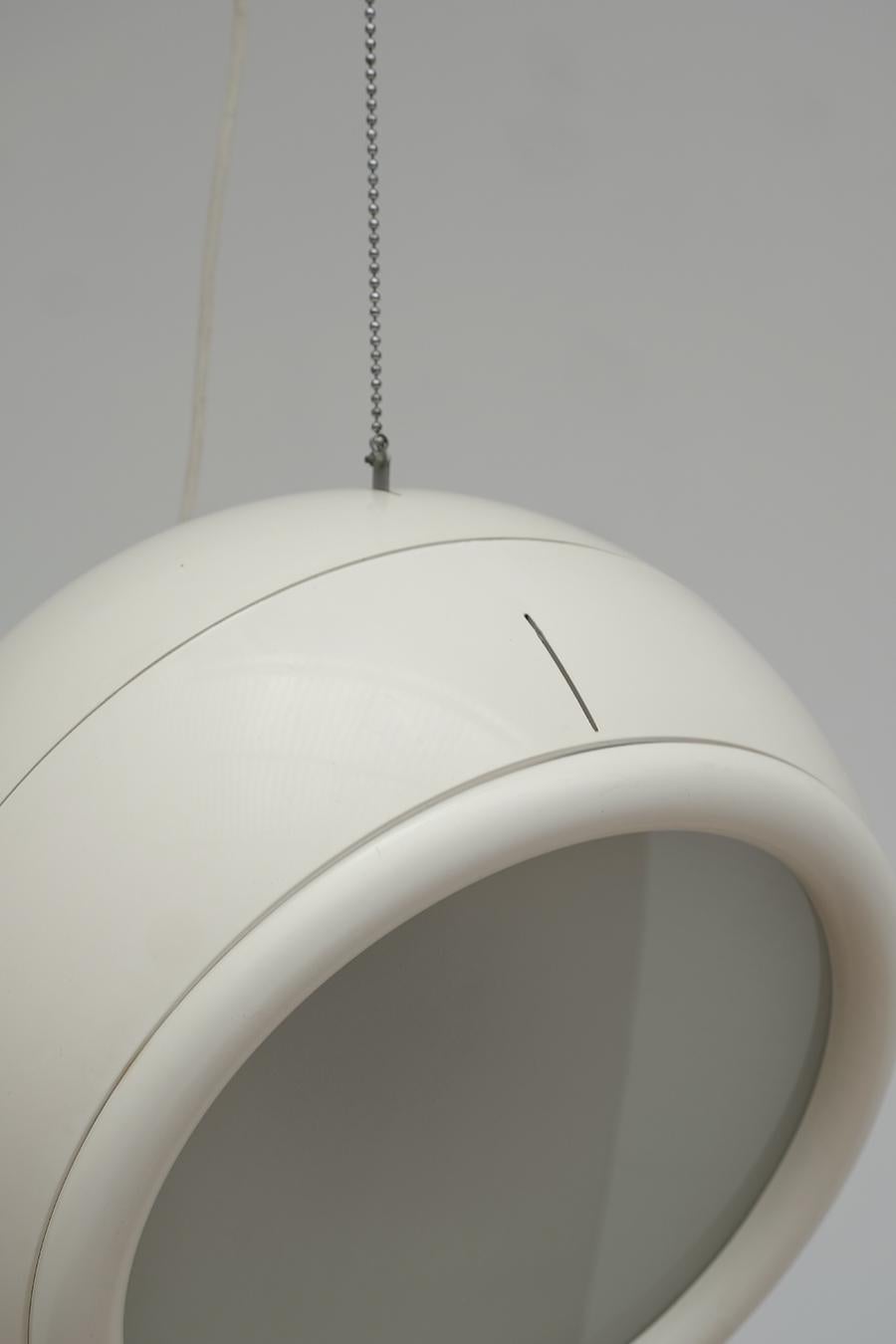 white modern Pallade Lamp by Studio Tetrarch for Artemide For Sale 1