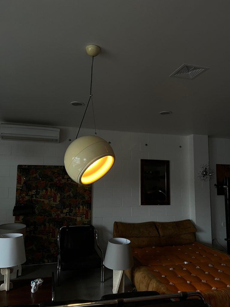 Italiano Lampada a sospensione Pallade di Studio Tetrarch per Artemide in vendita
