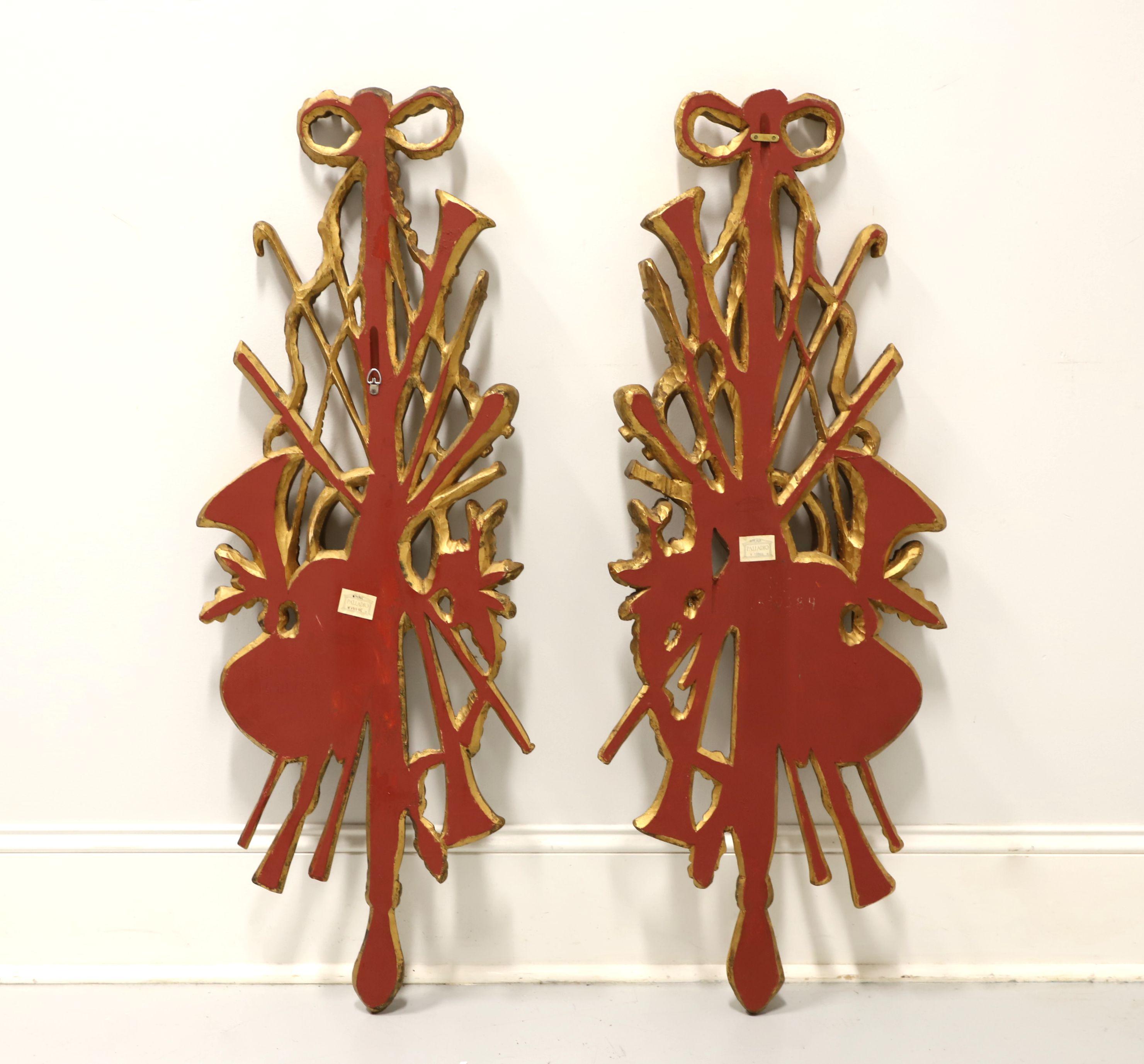 Bois Paire de sculptures murales d'instruments de musique en bois sculpté PALLADIO des années 1960 en vente