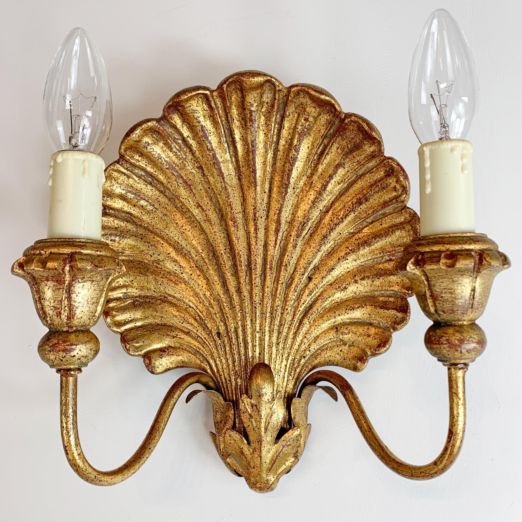 20th Century Palladio Italian Gilt Wooden Shell Wall Light, 1960s