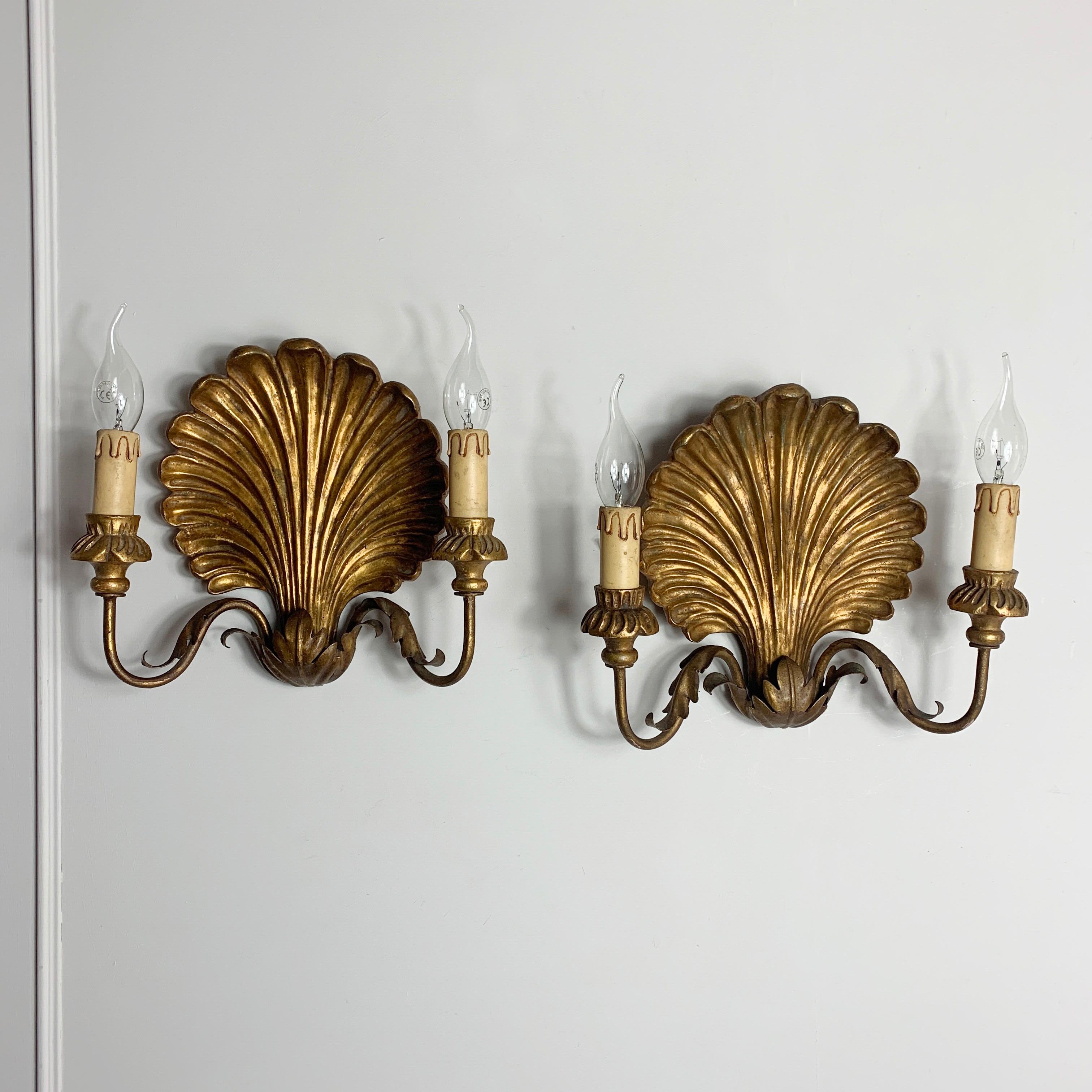 20th Century Palladio Italian Gilt Wooden Shell Wall Lights, 1950s