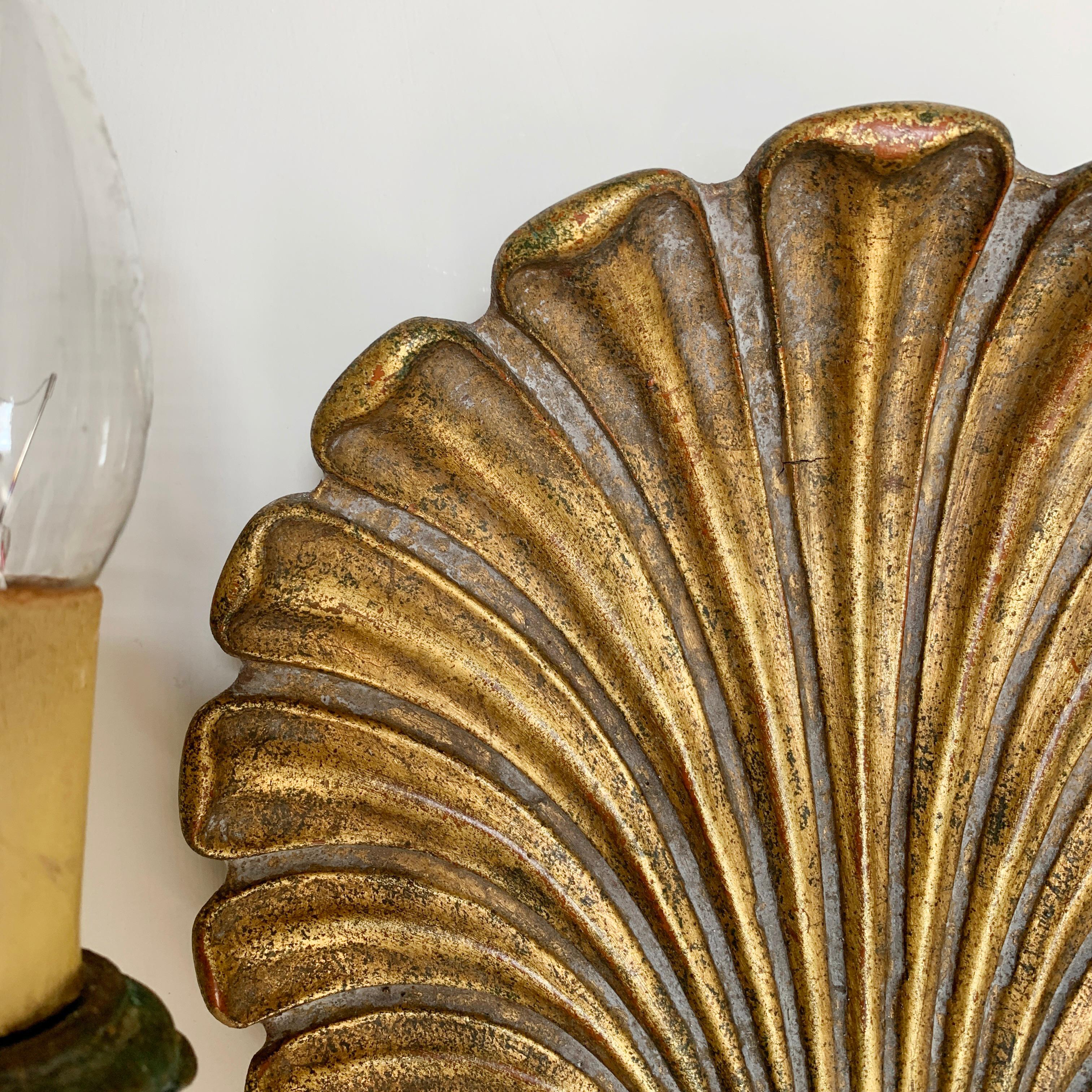 Palladio Italian Gilt Wooden Shell Wall Lights, 1960s In Good Condition In Hastings, GB