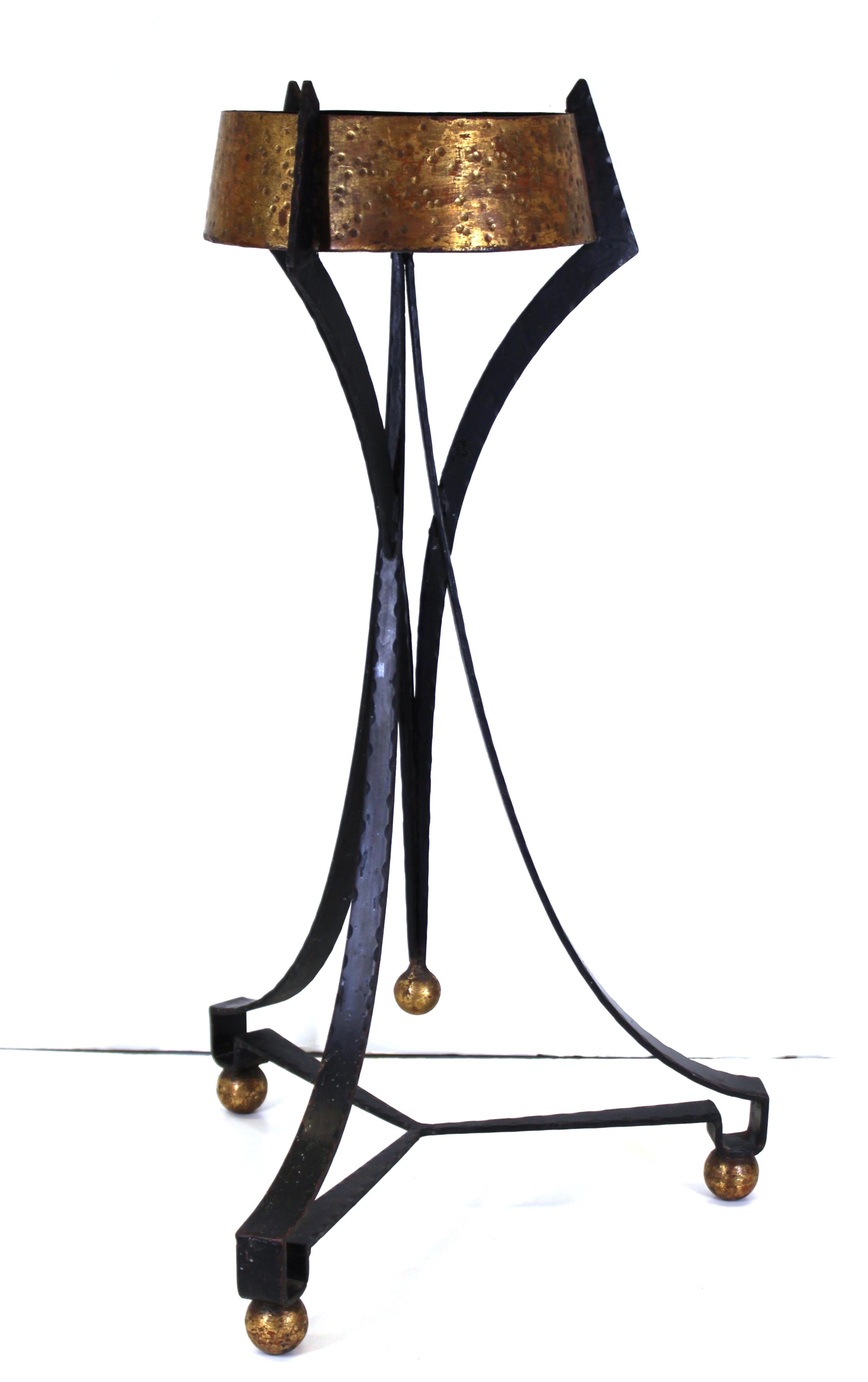 Italian Mid-Century Modern tripod plantstand made of wrought and partially gilt iron, with a gilt brass planter. The piece was made by Palladio in Italy during the 1950s and has a makers mark on the bottom. In great vintage condition with