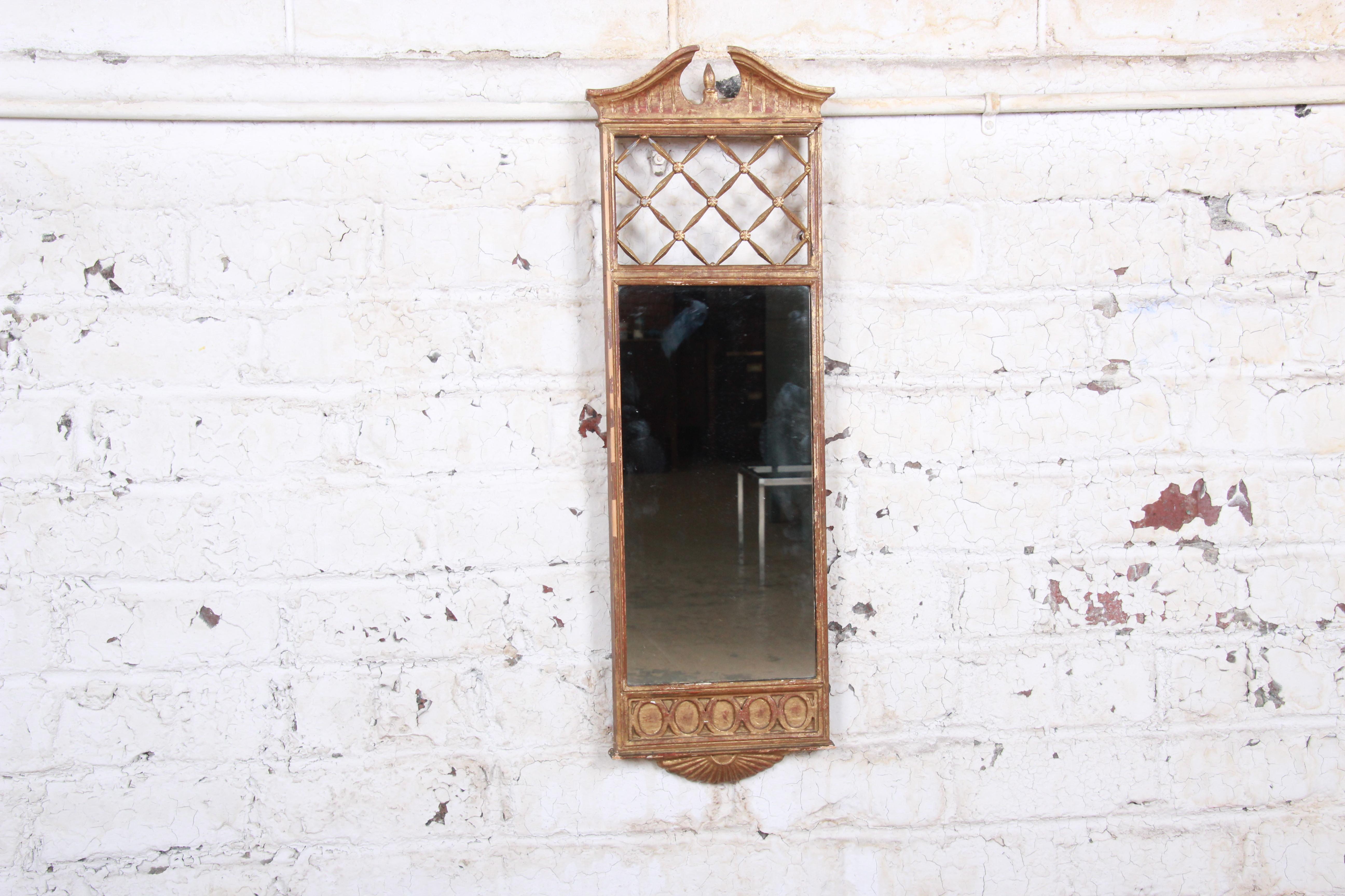 A gorgeous neoclassical painted and parcel gilt hand carved wall mirror

By Palladio

Italy, circa 1960s

Measures: 10.25