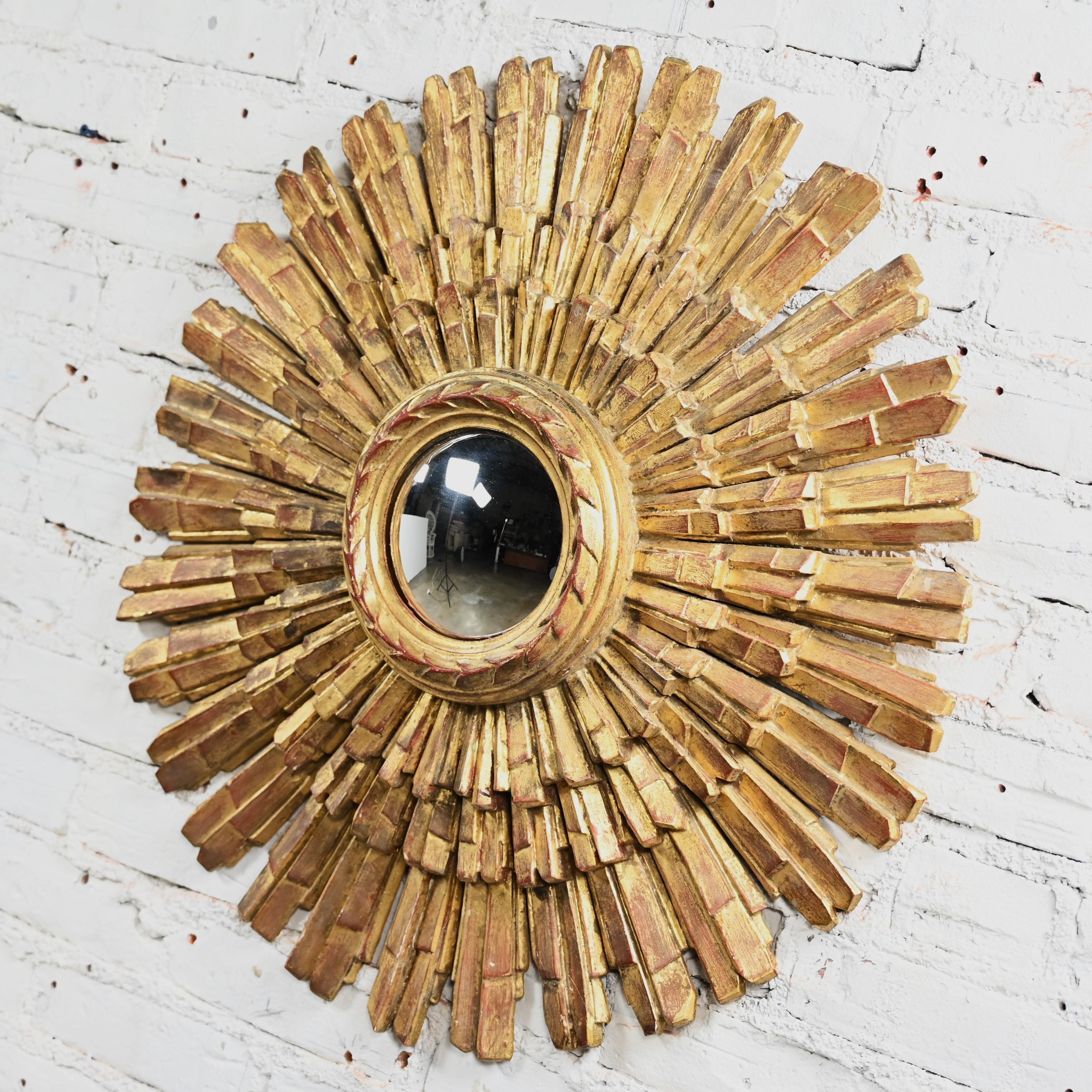 Marvelous Mid-20th Century Italian Renaissance gilded sunburst with convex center mirror wall hanging or décor by Palladio. Beautiful condition, keeping in mind that this is vintage and not new so will have signs of use and wear even if it has been