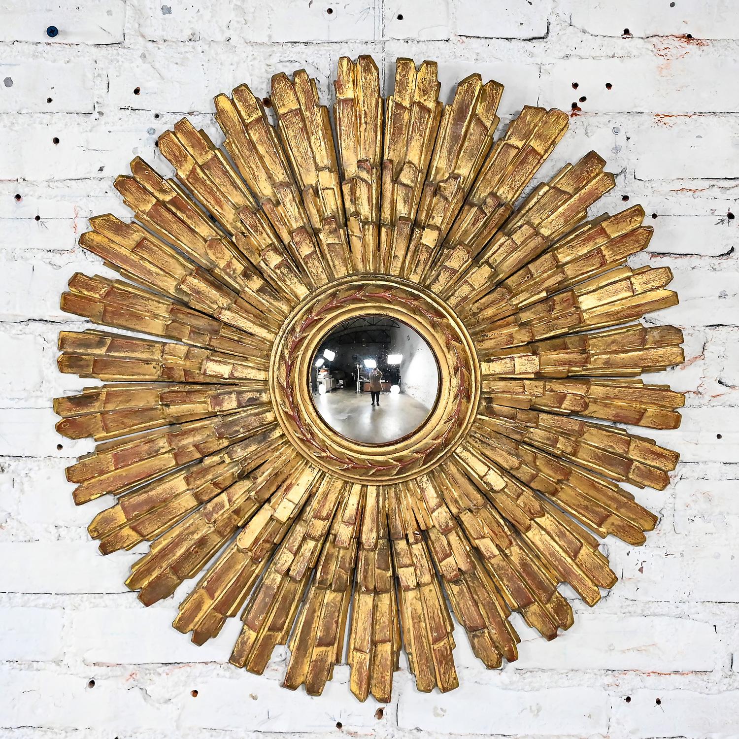 Neoclassical Revival Palladio Italian Renaissance Gilded Sunburst Convex Mirror Wall Hanging  For Sale