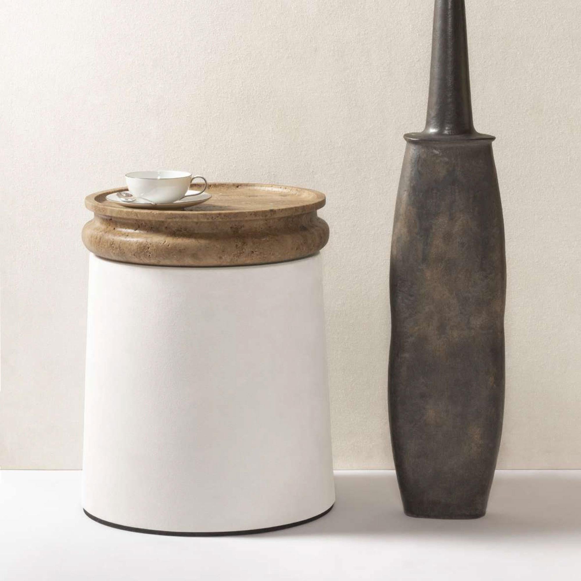 Depuis près de vingt ans, la marque Giobagnara allie savoir-faire traditionnel et technologie de pointe pour produire une élégance de haut niveau. Avec des créations luxueuses disponibles dans une palette de couleurs unique et pratiquement illimitée