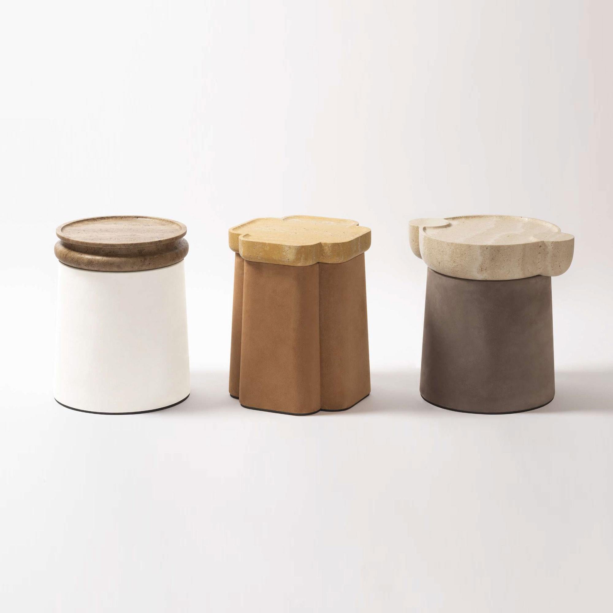 Da quasi vent'anni, il marchio Giobagnara combina il know-how tradizionale e la tecnologia più avanzata per produrre un'eleganza di altissimo livello. Con creazioni di lusso disponibili in una gamma di colori unica e praticamente illimitata di pelli