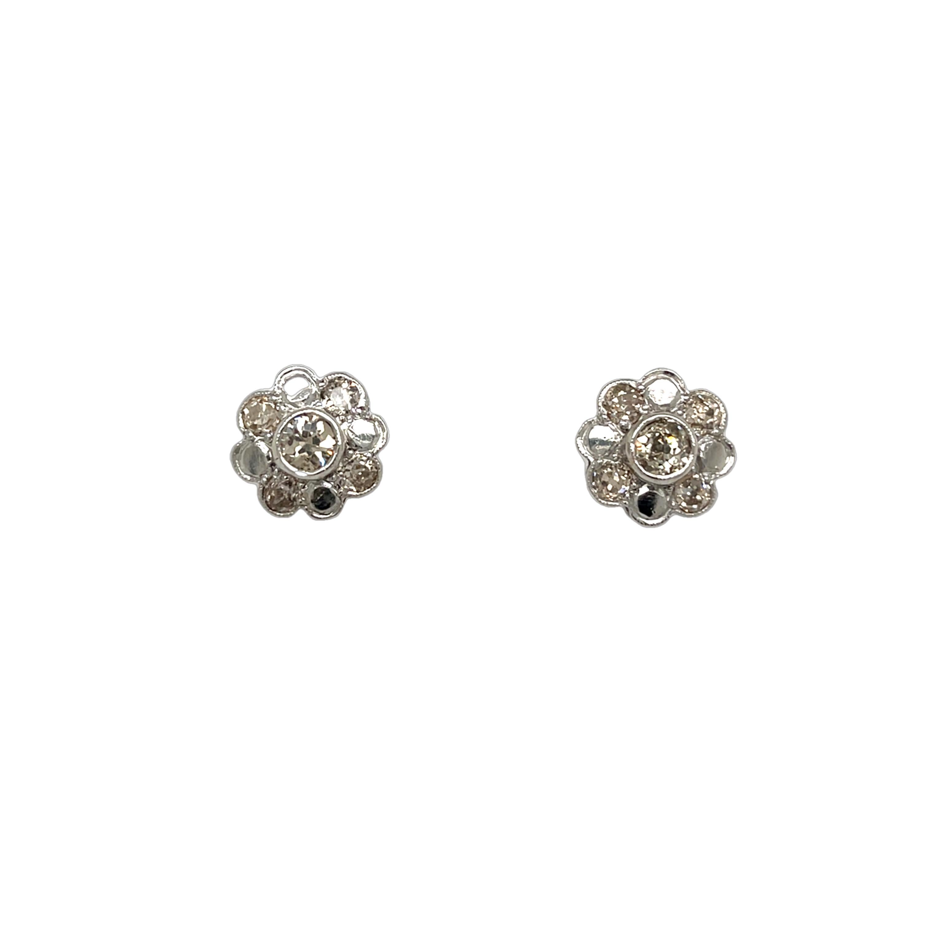 Taglio rotondo Orecchini a grappolo con diamanti in palladio, con diamanti naturali da 0,80 ct. in vendita
