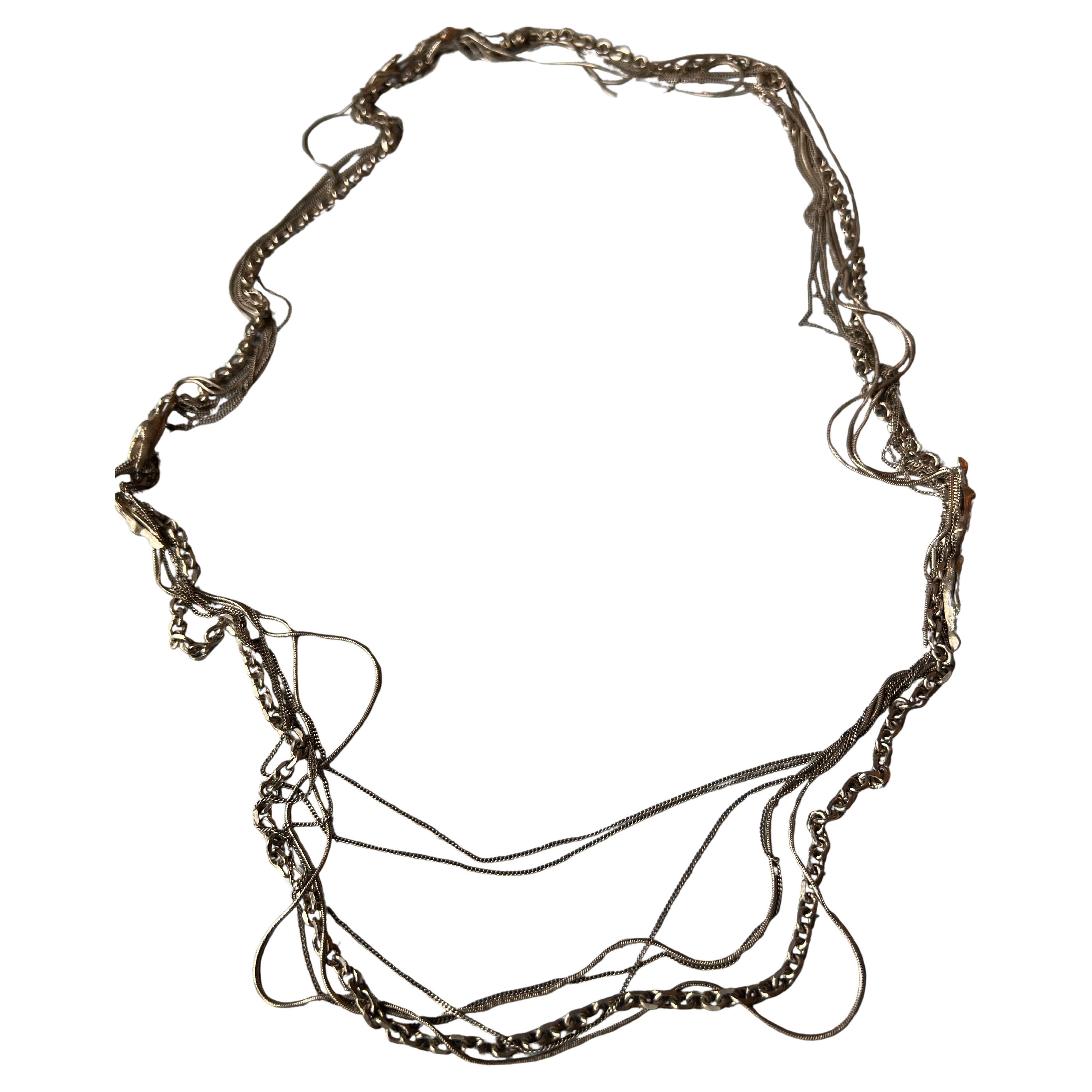 Collana a catena multipla con zampe di uccello smaltate in azzurro, placcata in palladio, 40