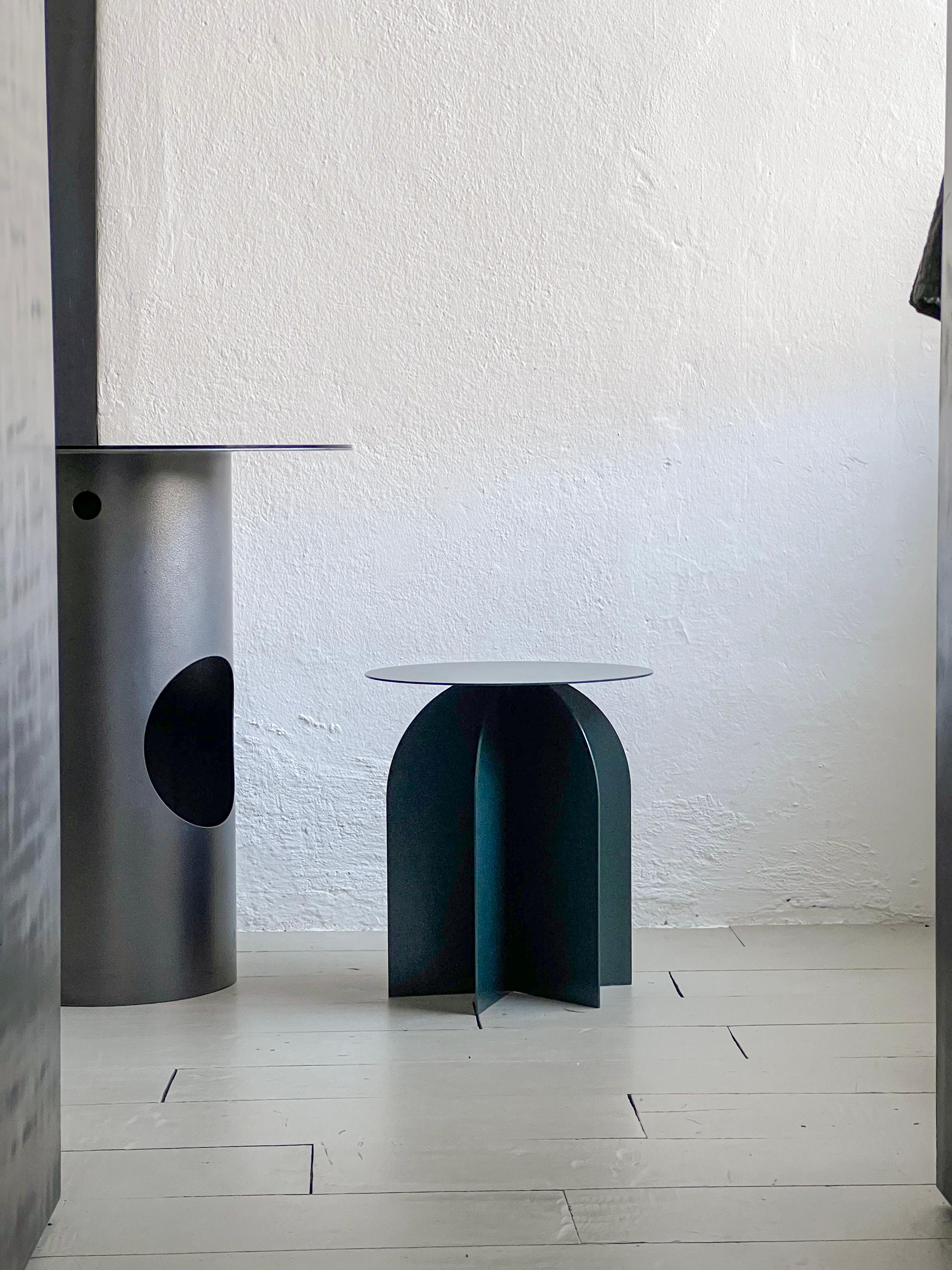Grüner Beistelltisch , Contemporary design , Skulpturaler Beistelltisch  , Minimalistisch im Zustand „Gut“ im Angebot in Milano, IT