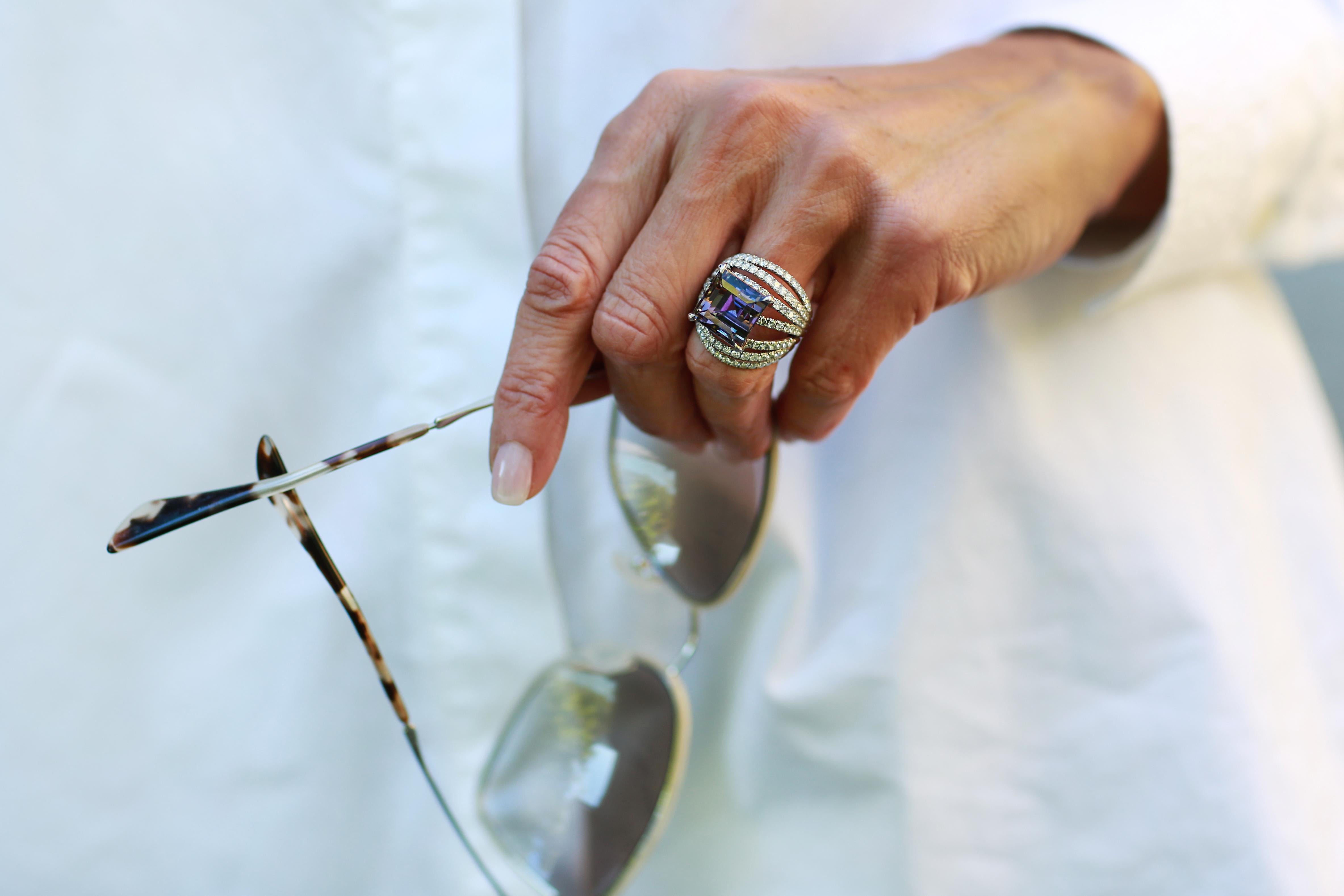 Ring aus Palladium mit weißen Diamanten und lila Tansanit im Zustand „Neu“ im Angebot in Salzburg, AT