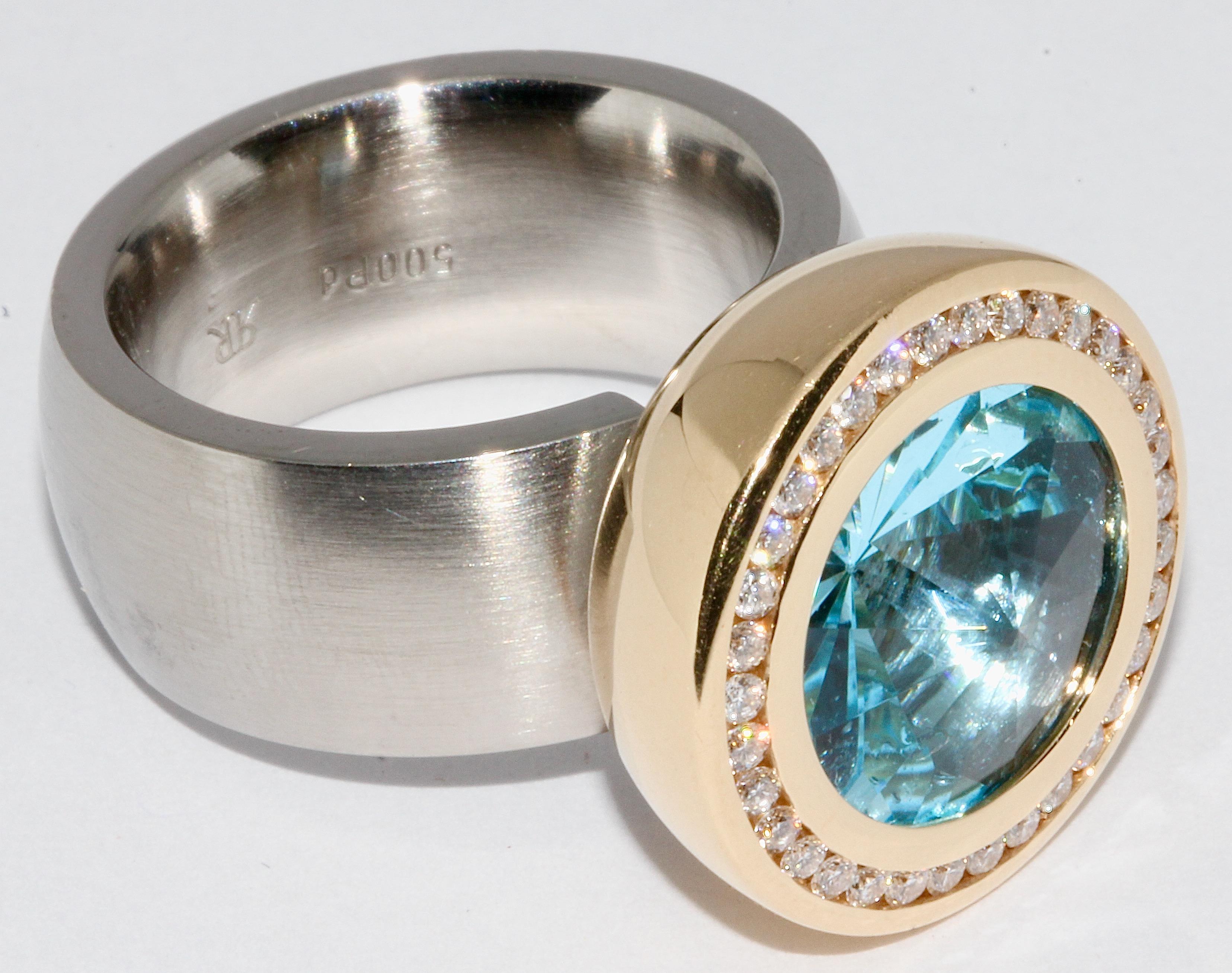 Palladium with 18K Gold Designer Ring by ROHRBACHER. Aquamarine and Diamonds.

Exclusive and high quality designer ring from the traditional manufacturer Rohrbacher.
The ring is heavy, solid and made of palladium and 18K yellow gold.
The ring is set