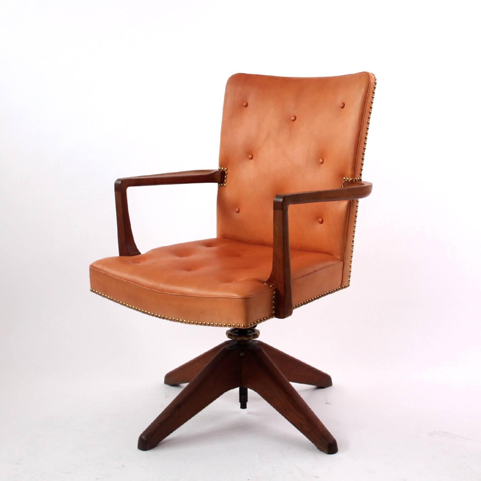Palle Suenson & Jacob Kjær - Scandinavian Modern

A rare executive desk chair by Danish Modenist Architect Palle Suenson (1904-1987) and cabinetmaker Jacob Kjær (1896-1957) a special order for the executive offices in Burmeister & Wain in