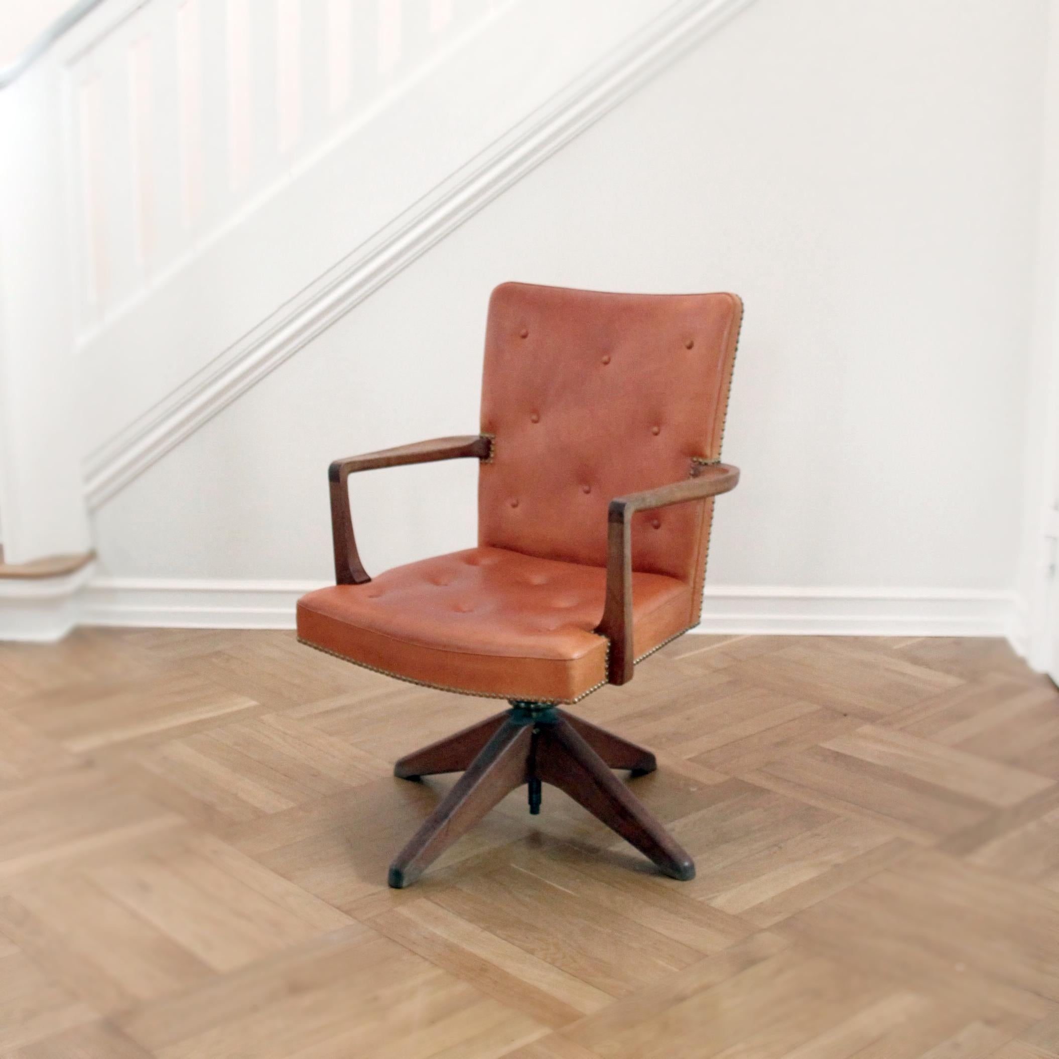Palle Suenson & Jacob Kjær - Scandinavian Modern

A rare executive desk chair by Danish Modenist Architect Palle Suenson (1904-1987) and cabinetmaker Jacob Kjær (1896-1957) a special order for the executive offices in Burmeister & Wain in