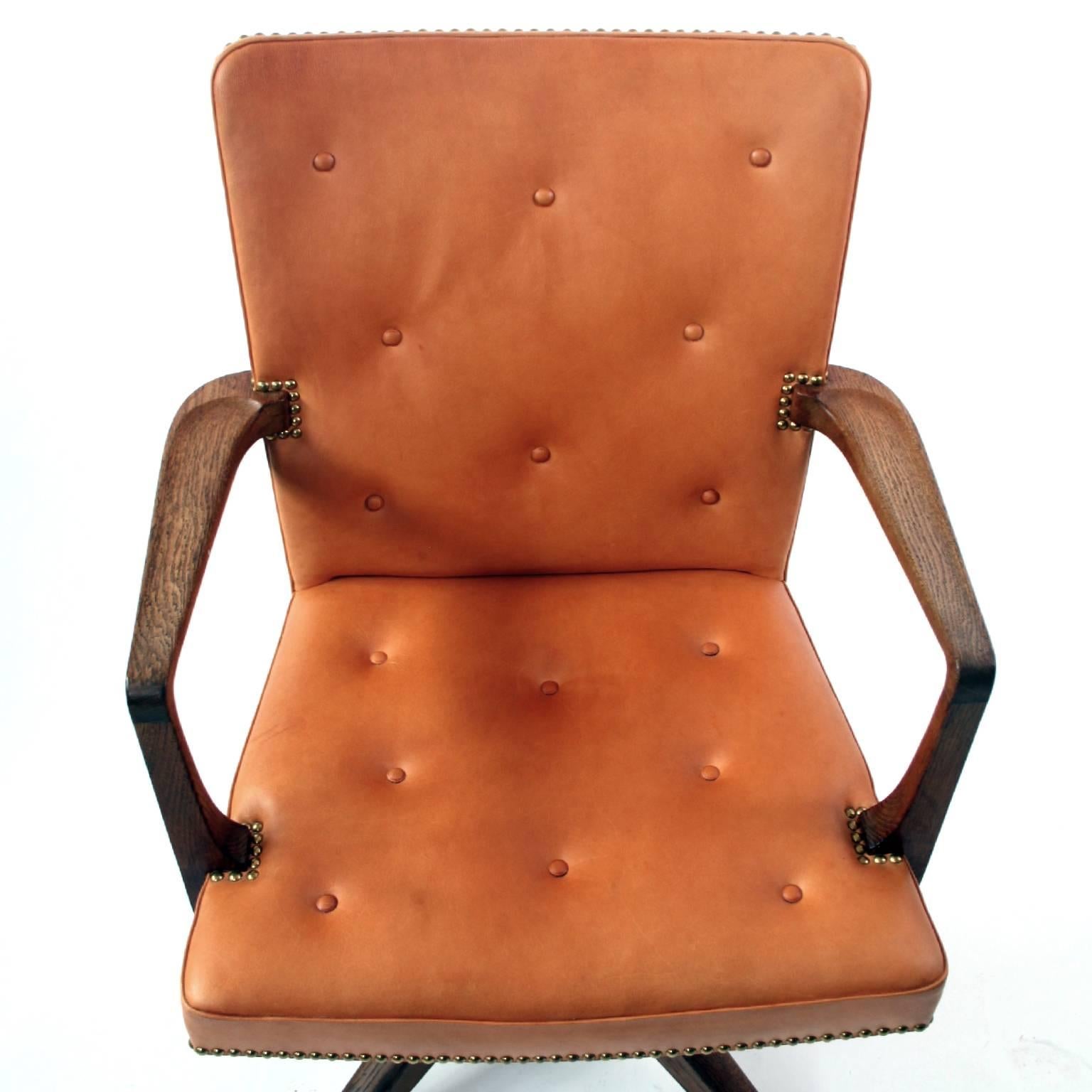 Palle Suenson, Rare Executive Desk Chair in Walnut, Brass and Leather, 1940s 3