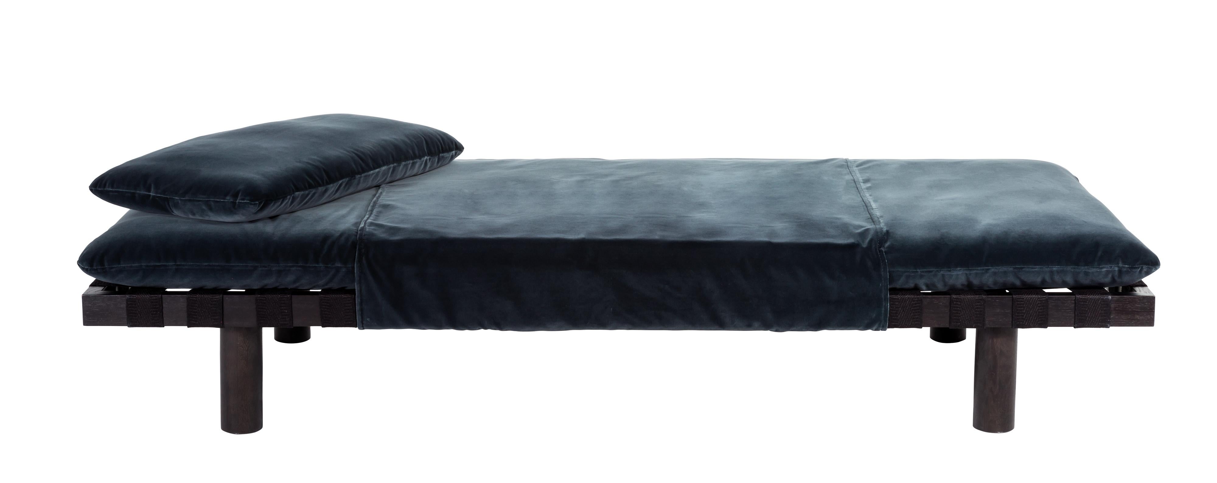 Pallet dark grey velvet black day bed by Pulpo
Dimensions: D200 x W80 x H29 cm.
Materials: fabric/leather, foam and wood.

Also available in different colours and finishes. 

Thinking about the first significant furniture for pulpo with the