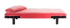 Pallet Dirty Pink Velvet Black Daybed by Pulpo