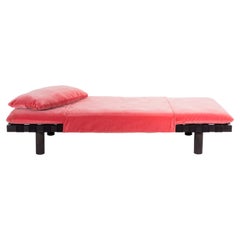 Pallet Dirty Pink Velvet Black Daybed by Pulpo