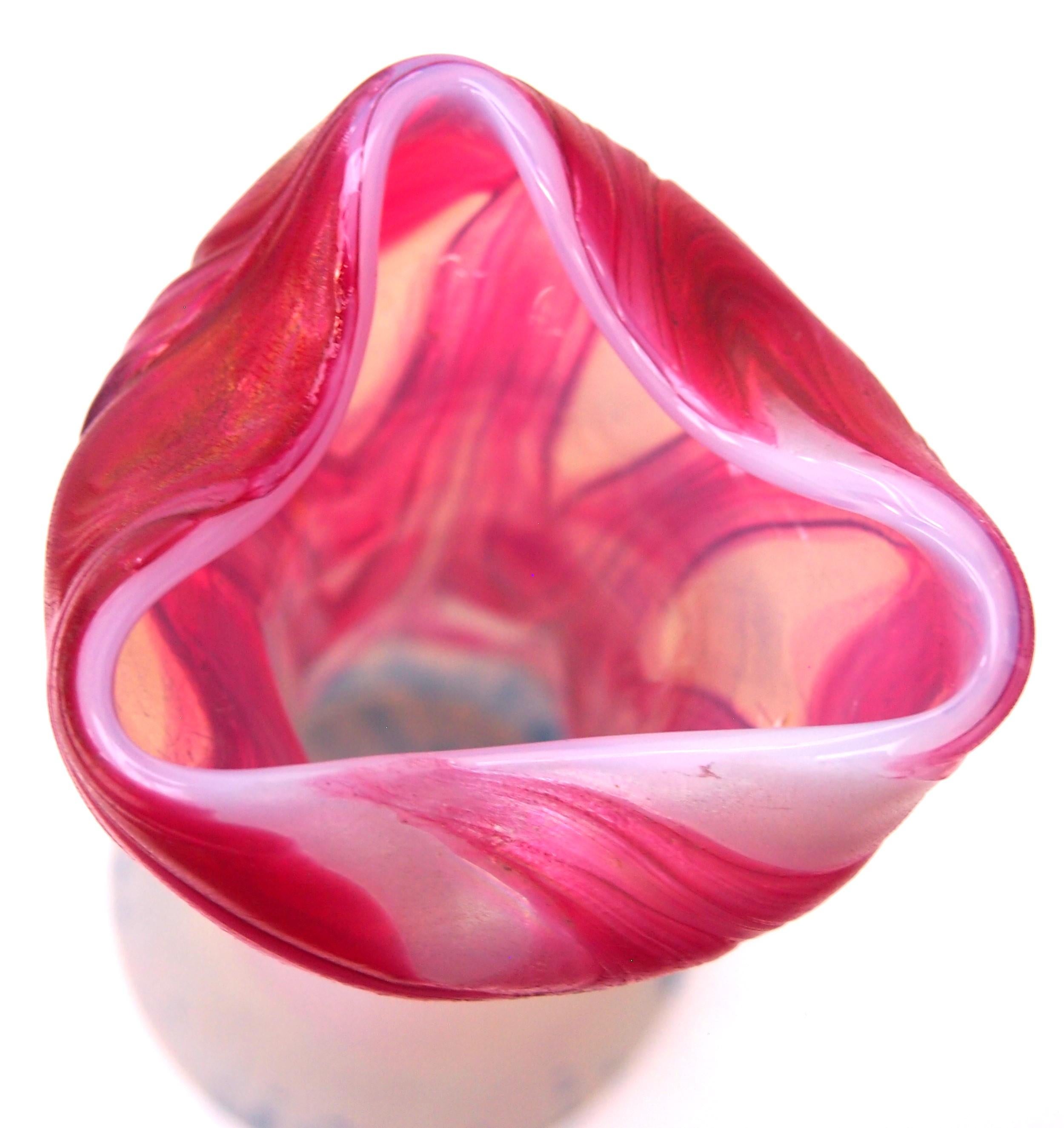 Fin du XIXe siècle Vase en verre irisé bleu, rose et ivoire Pallme Koenig  c1899 en vente