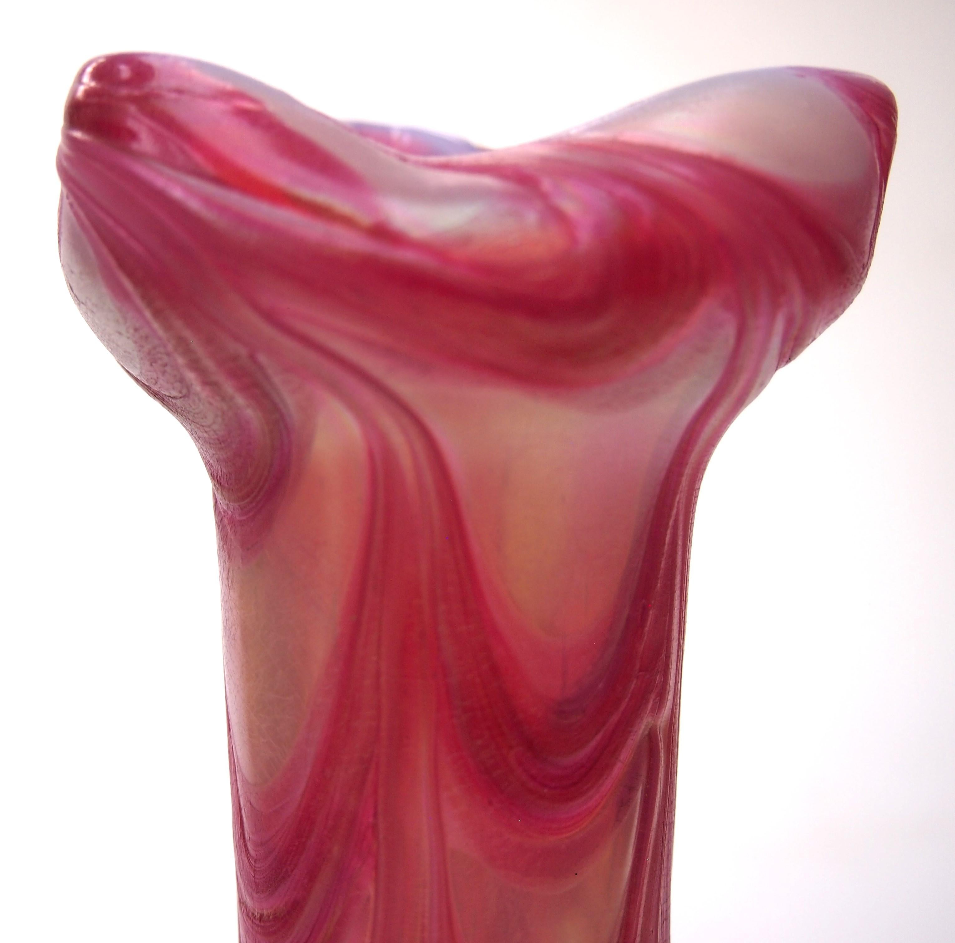Verre d'art Vase en verre irisé bleu, rose et ivoire Pallme Koenig  c1899 en vente