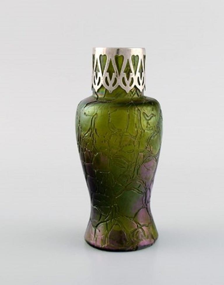 Pallme-König Art Nouveau vase in green pressed art glass with silver mounting, Approx. 1900
Measures: 15 x 7 cm.
In excellent condition.