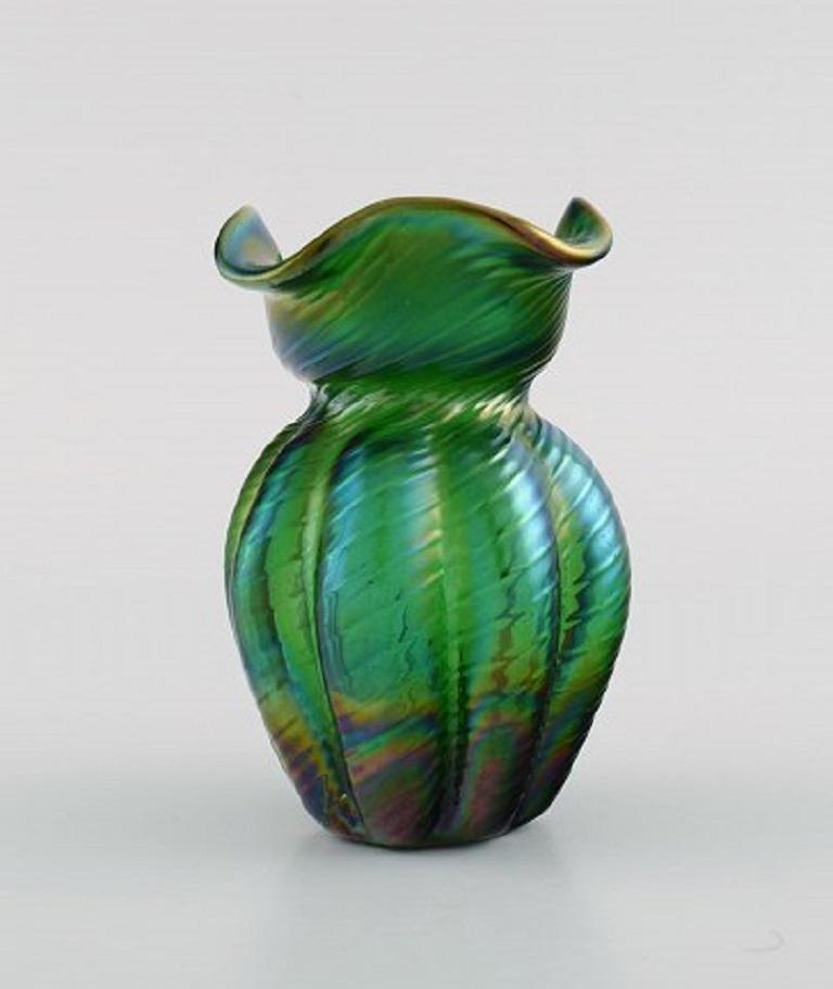 Pallme-König Jugendstilvase aus grünem Pressglas, ca. 1900
Maße: 11 x 8 cm.
In ausgezeichnetem Zustand.