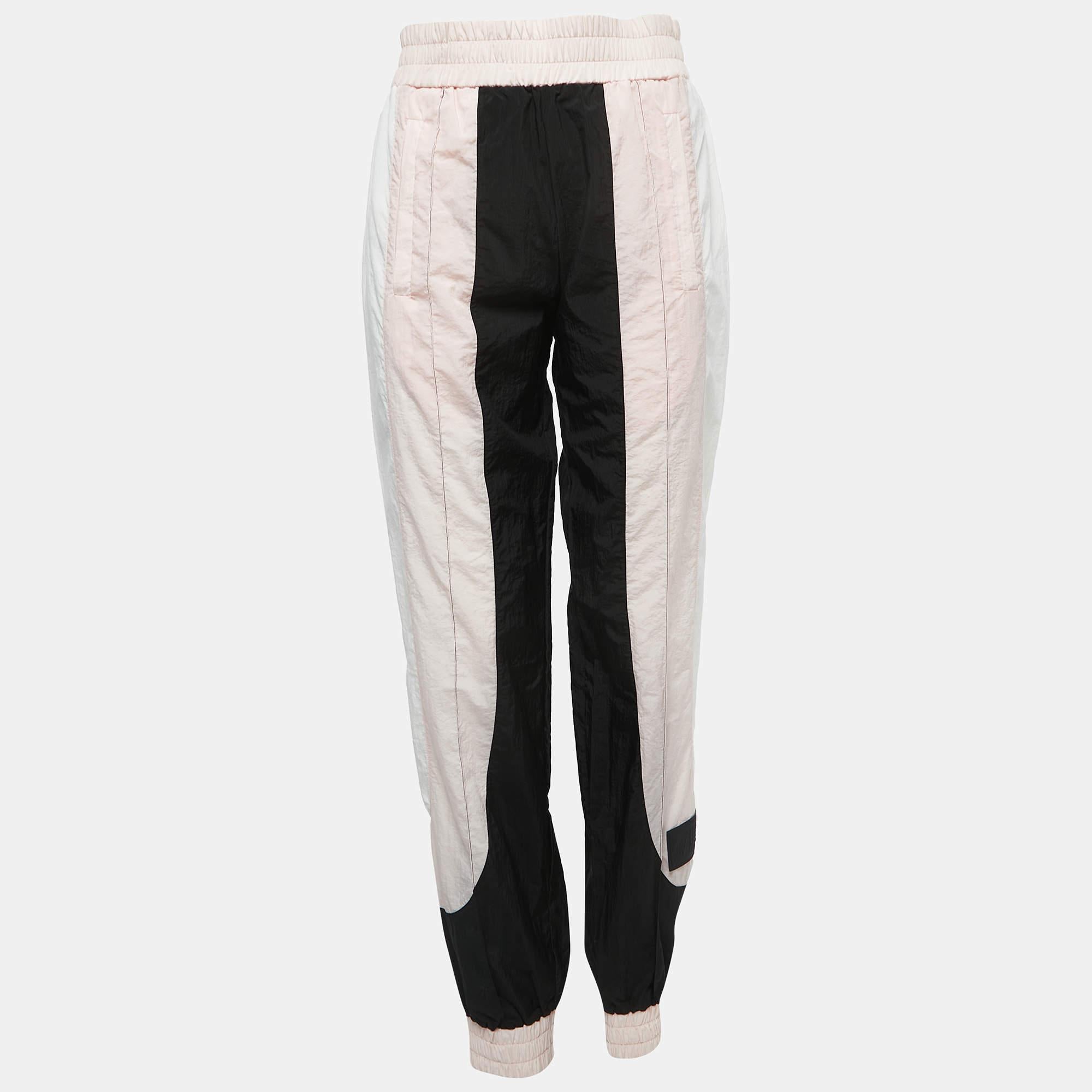 Track pants like these are the best addition to your wardrobe. They are made from great fabrics and showcase a superb fit.


