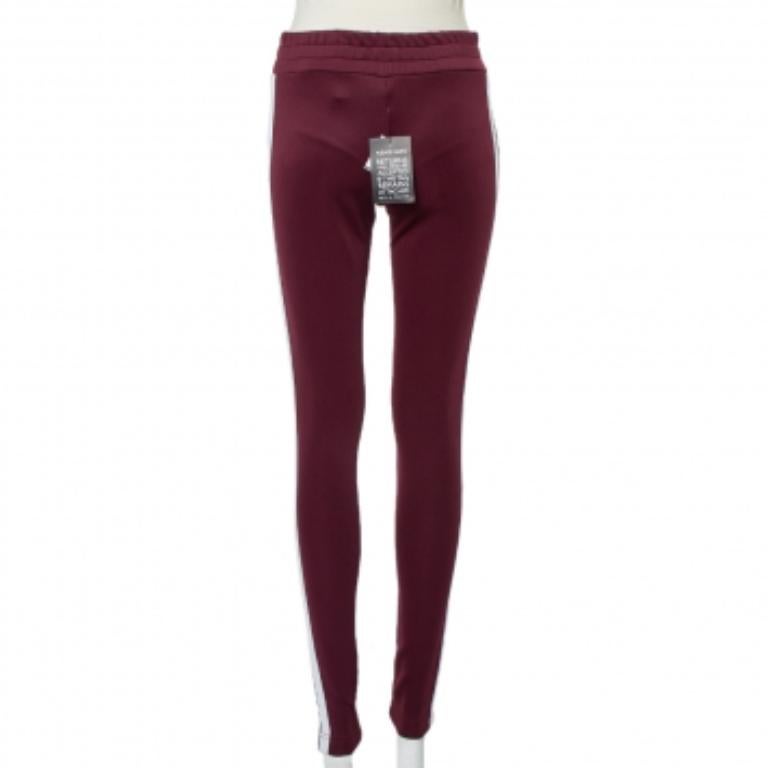 Introduce this pair of leggings to your activewear collection. This Palm Angels design is made using jersey fabric and cut to offer a great fit. The pair features the brand detail on the front and stripes on the sides.
