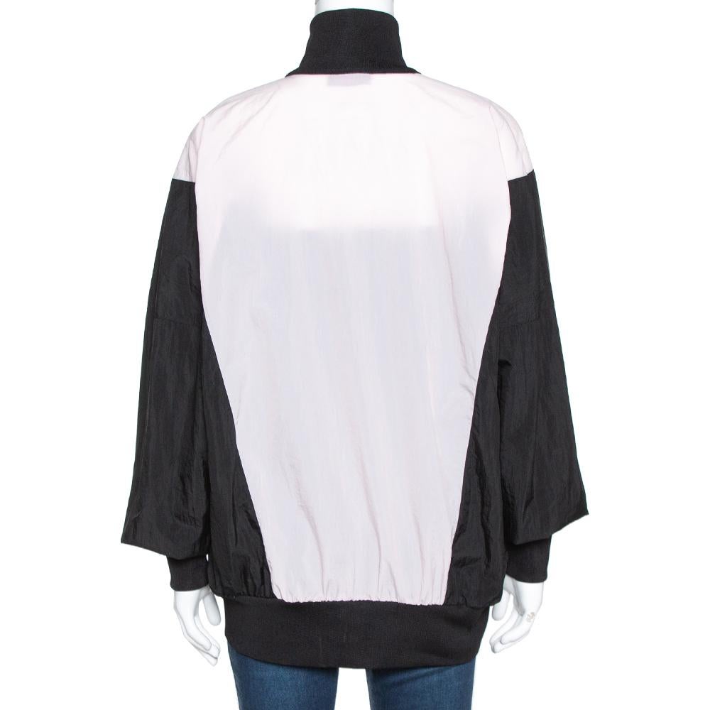 This Palm Angels jacket features a colorblock design, front zipper, high neckline, long sleeves and pockets. It offers a comfortable fit. Style with casual separates for a chic off-duty look. Note: It is a unisex item.

Includes: Price Tag
