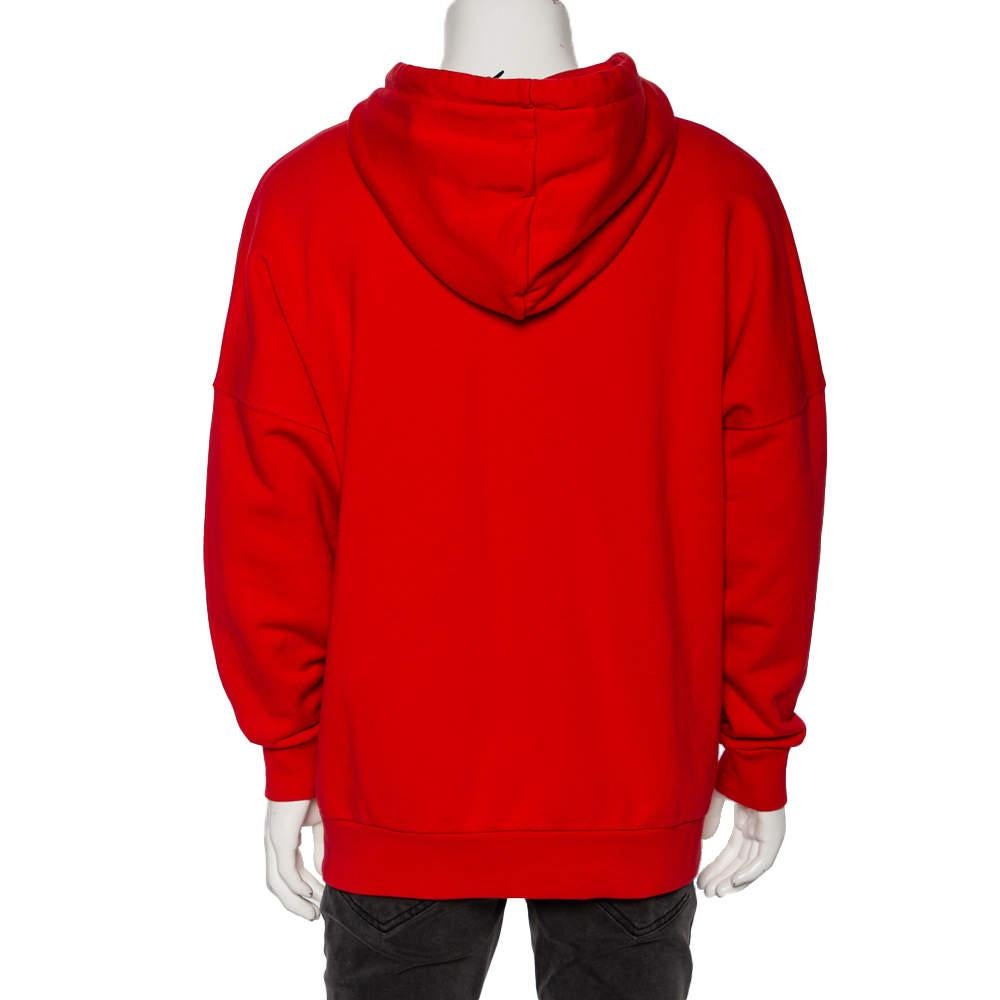 Whether you want to go out on casual outings with friends or just want to lounge around, this Palm Angels hoodie is a versatile piece and can be styled in many ways. It has been made using high-grade materials and the creation will go well with