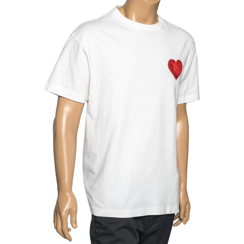 The simple white design of this Palm Angels t-shirt has been highlighted with a heart embroidery on the side. Tailored from cotton, it features a crew neckline, short sleeves, and a relaxed fit. Team it up with jeans or pants for your casual OOTD.