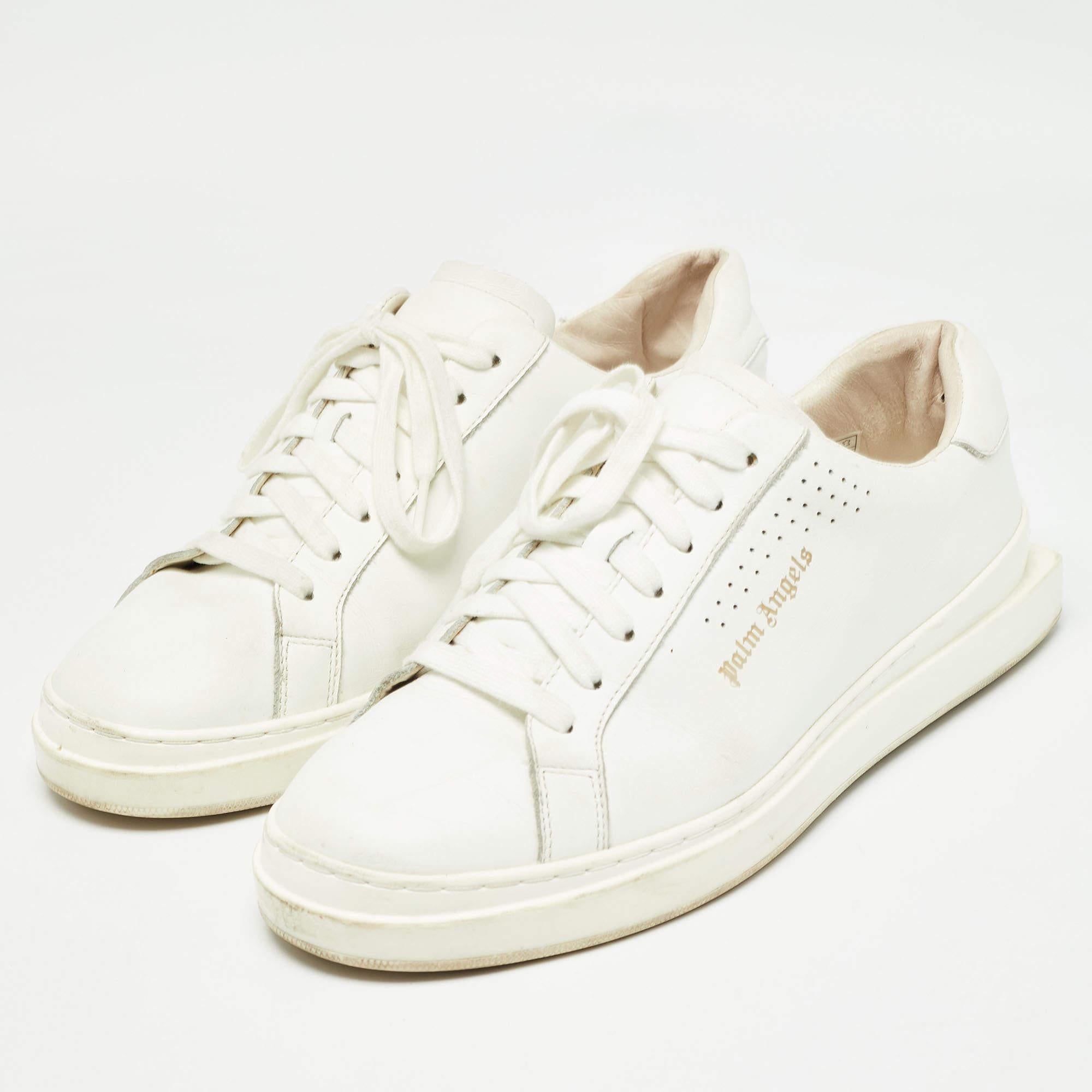 Verleihen Sie Ihrem Outfit ein luxuriöses Update mit diesem Paar Palm Angels Sneakers. Die Schuhe sind perfekt genäht, so dass Sie in ihnen lange Zeit eine gute Figur machen.