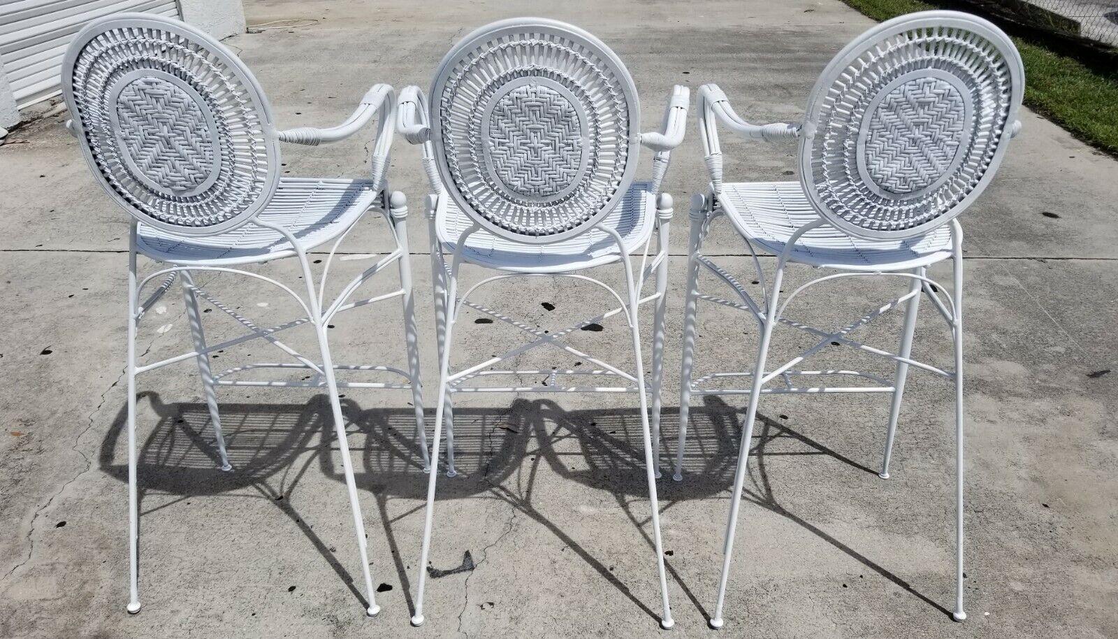 Taburetes de bar Palm Beach Coastal de hierro forjado blanco Bambú Ratán Madera curvada en Bueno estado para la venta en Lake Worth, FL