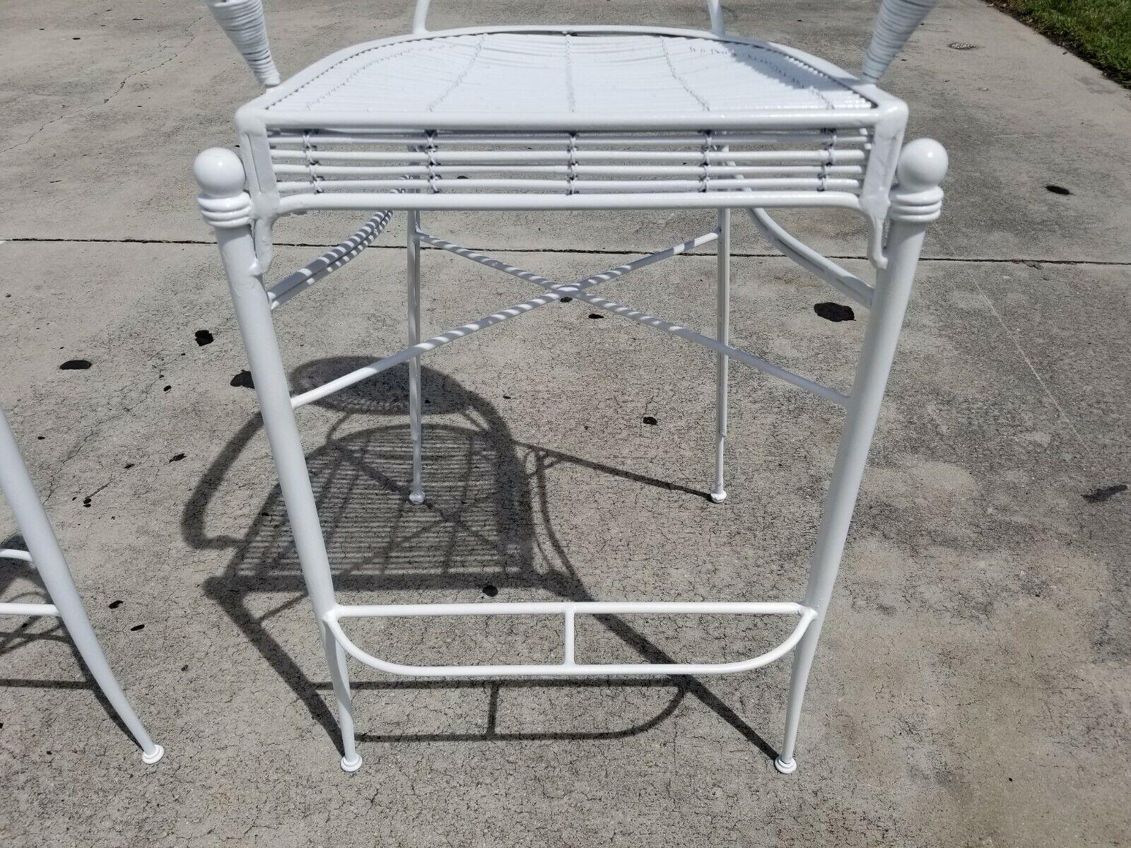 Taburetes de bar Palm Beach Coastal de hierro forjado blanco Bambú Ratán Madera curvada en venta 1