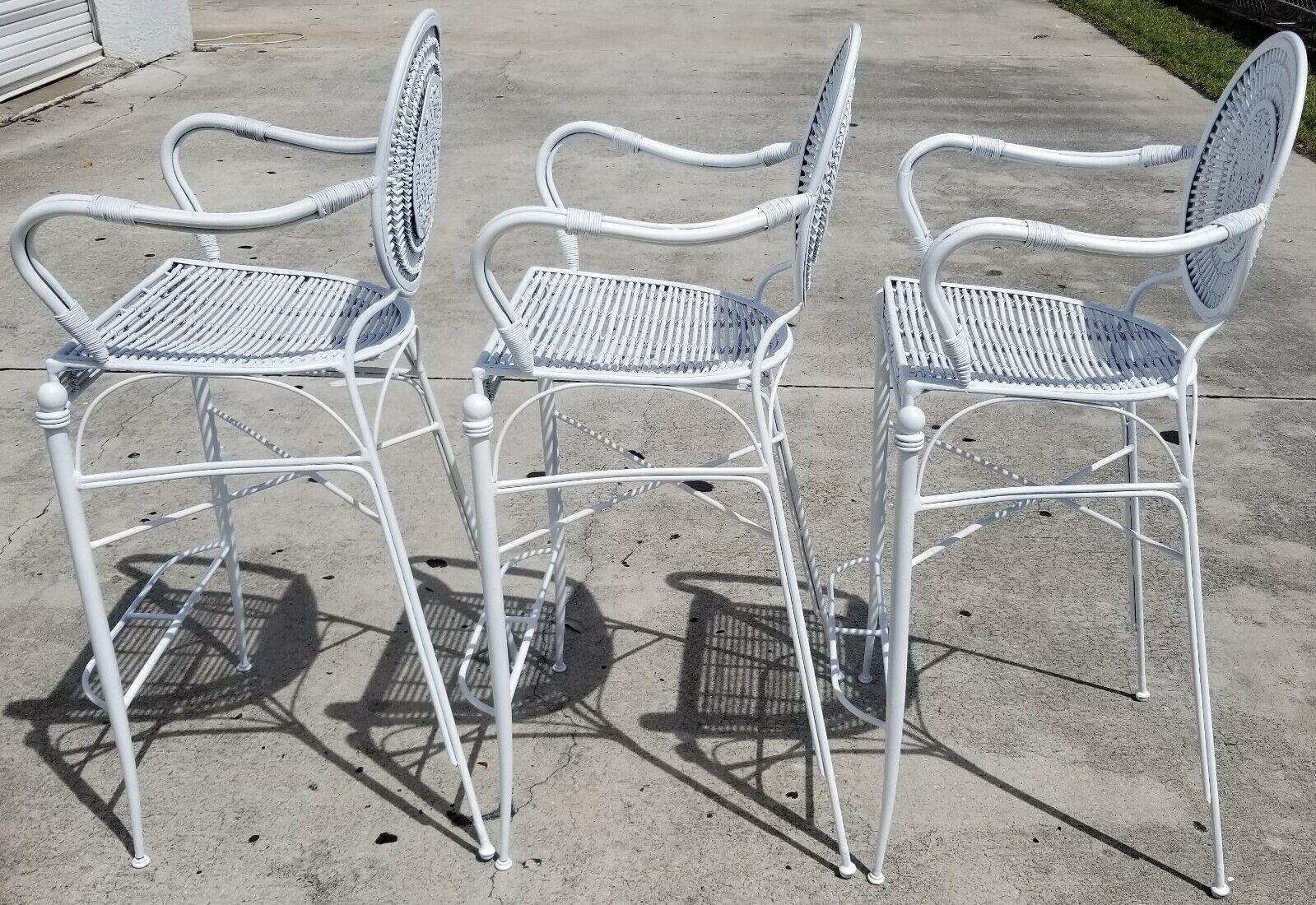 Taburetes de bar Palm Beach Coastal de hierro forjado blanco Bambú Ratán Madera curvada en venta 2