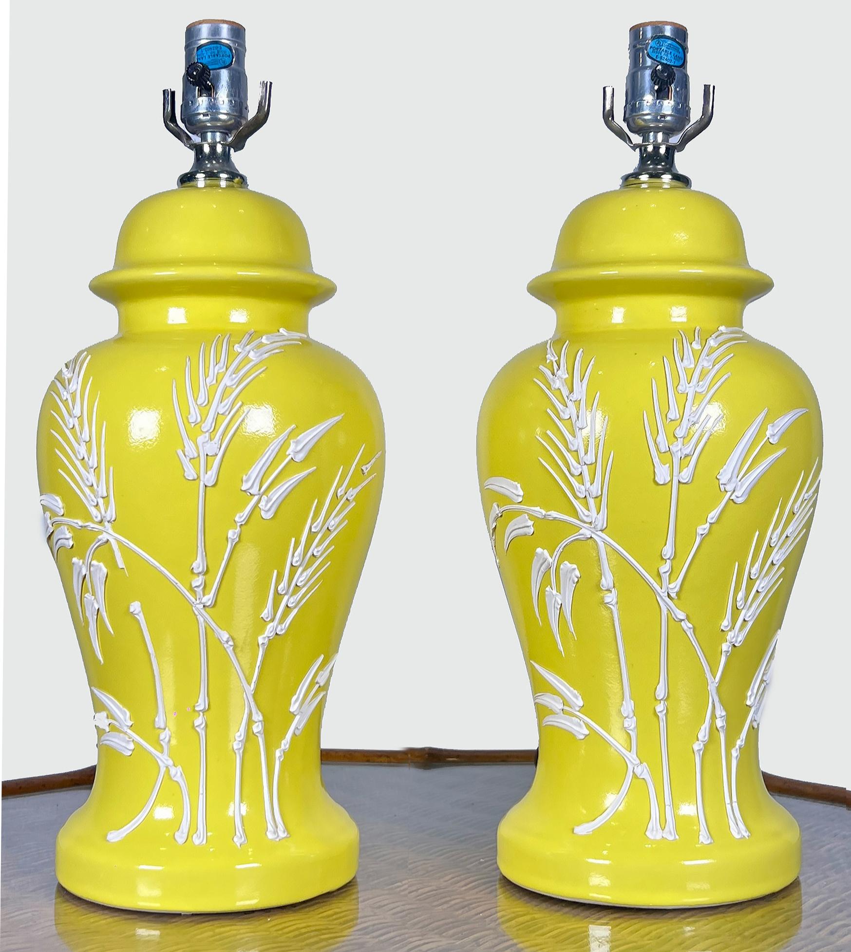 Paire de lampes de table en céramique au motif pot à gingembre de style Palm Beach Regency Bon état - En vente à Miami, FL