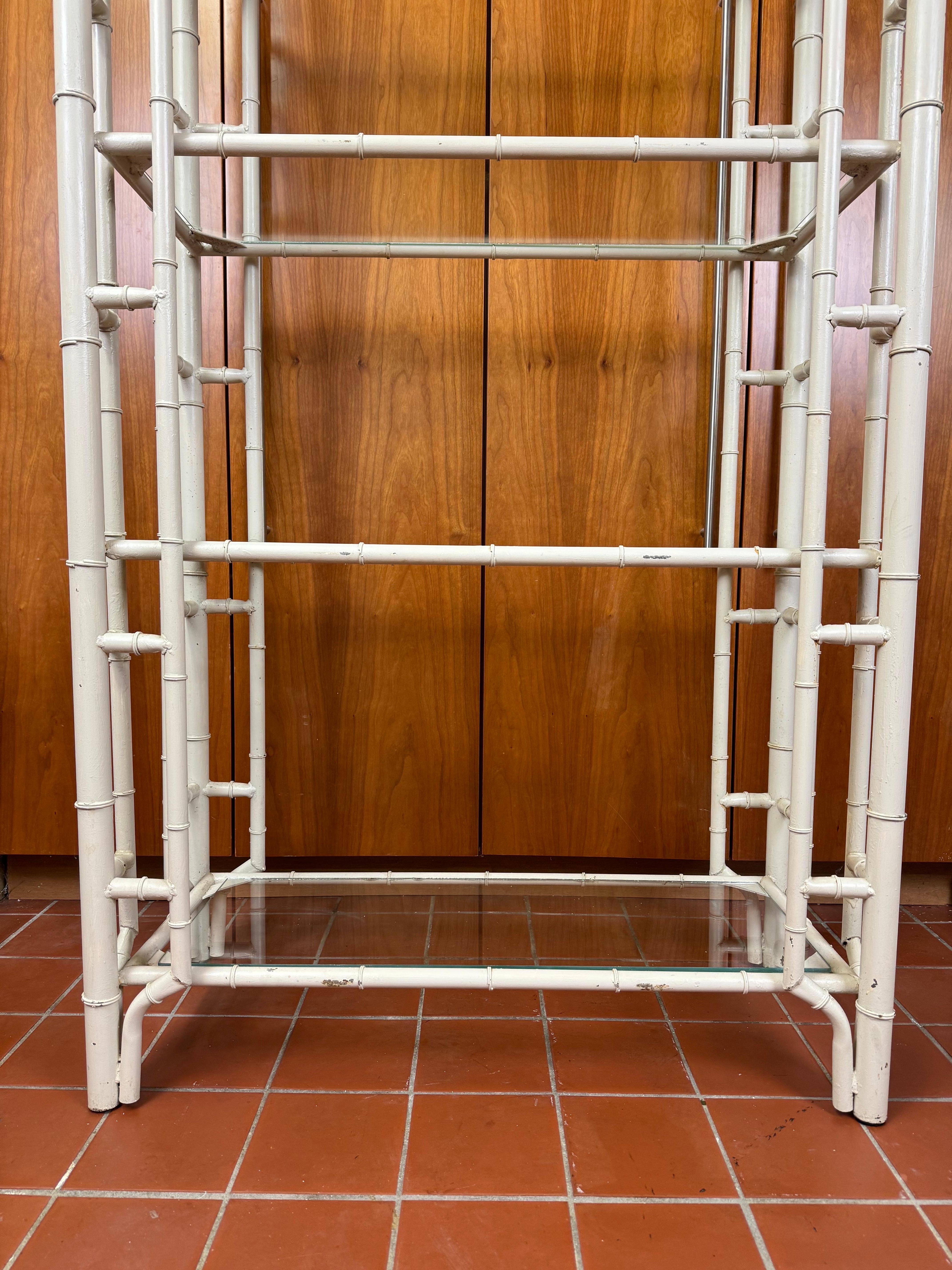 Palm Beach Regency Faux Bamboo Pagoda Etagere In Good Condition For Sale In Redding, CT