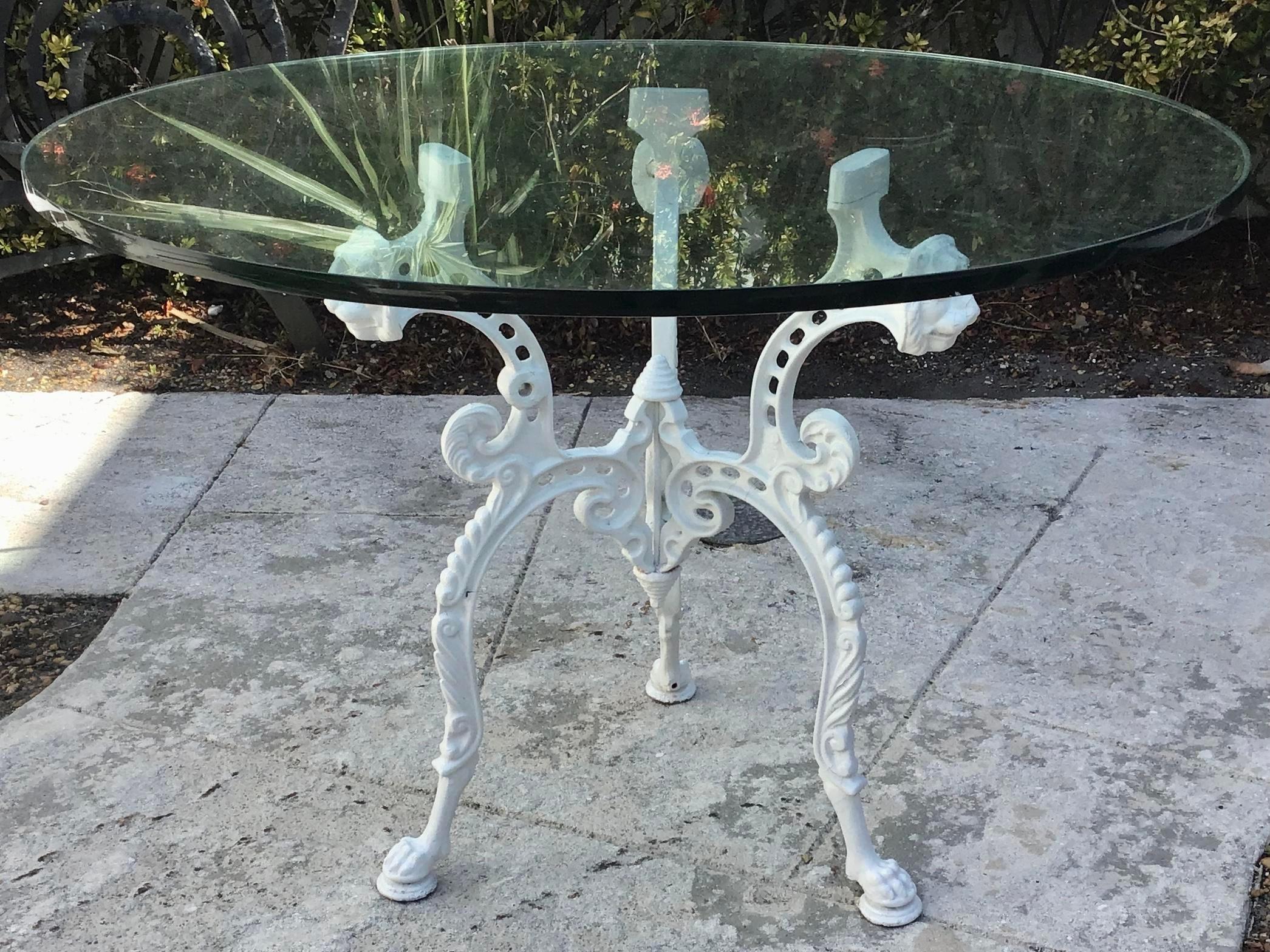 Palm Beach Regency Patio Round Dining Table with Glass Top In Good Condition In Los Angeles, CA