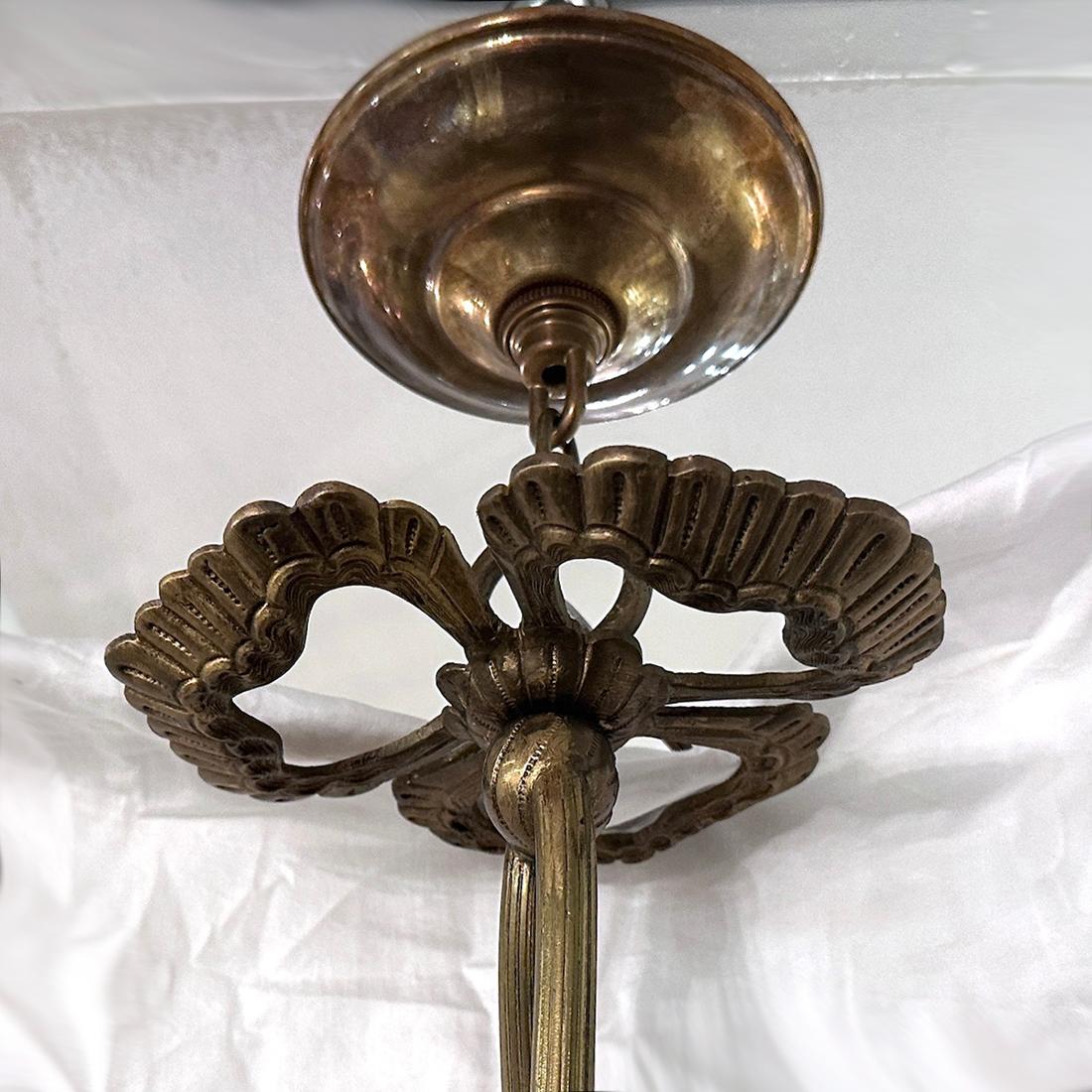 Lampadario a cinque luci con fronde di palma francese della fine degli anni '40 con cristalli.

Misure:
Altezza: 26
Diametro: 24