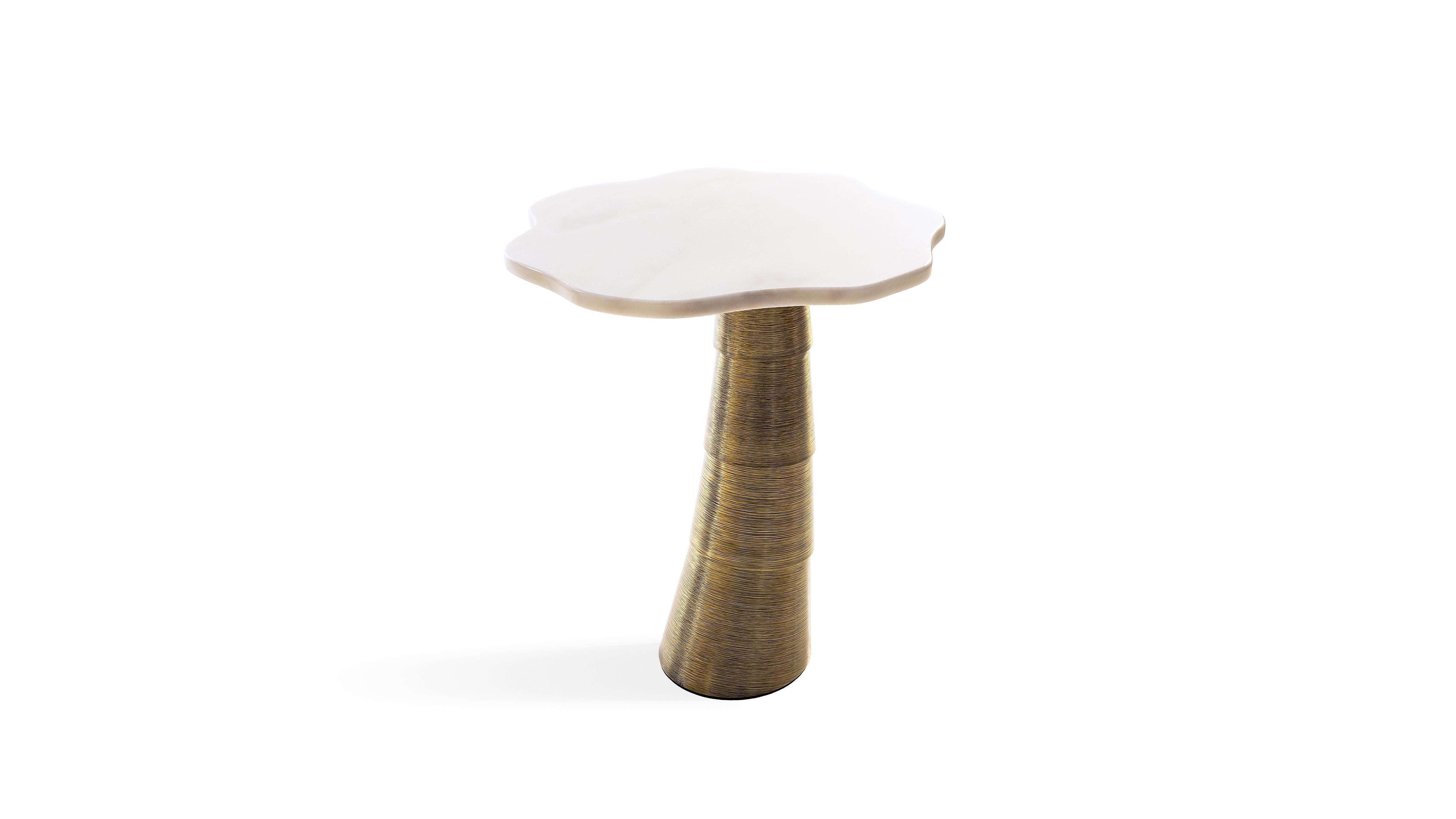 Palm Estremoz Marble Side Table by InsidherLand
Dimensions: D 50 x W 50 x H 60 cm.
Materials: Estremoz marble, brass with patinated effect.
22 kg.
Other marbles available.

The Palm side table is an exquisite delicate design that combines a