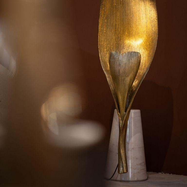 Palm Floor - Lámpara de pie de metal dorado con base de mármol y diseño orgánico en venta 1