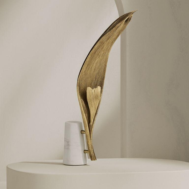 XXI secolo e contemporaneo Palm Floor - Illuminazione in metallo dorato con base in marmo Design organico in vendita