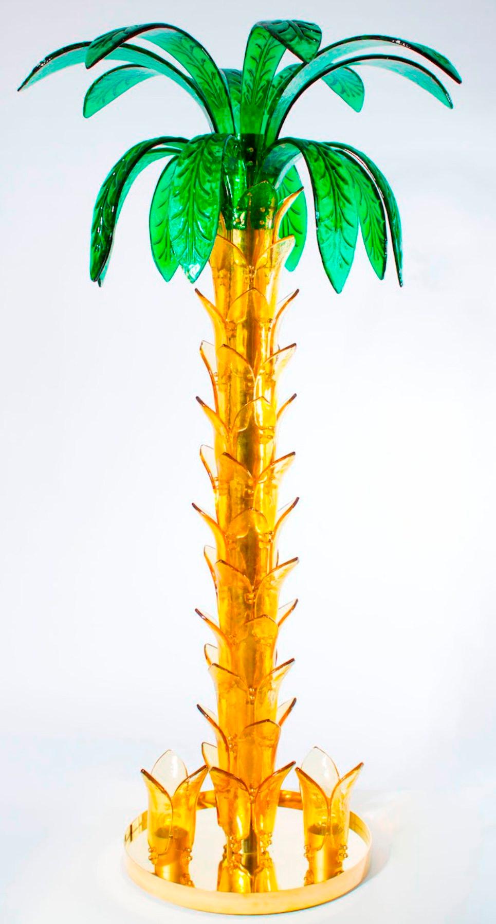 Palm floor lamp in Murano glass amber and green vintage Murano gallery, Contemporary, 21st century
Italian palm-shaped floor lamp in blown Murano glass, amber and green color, with 4-light.
At the base of this tall and elegant floor lamp, a