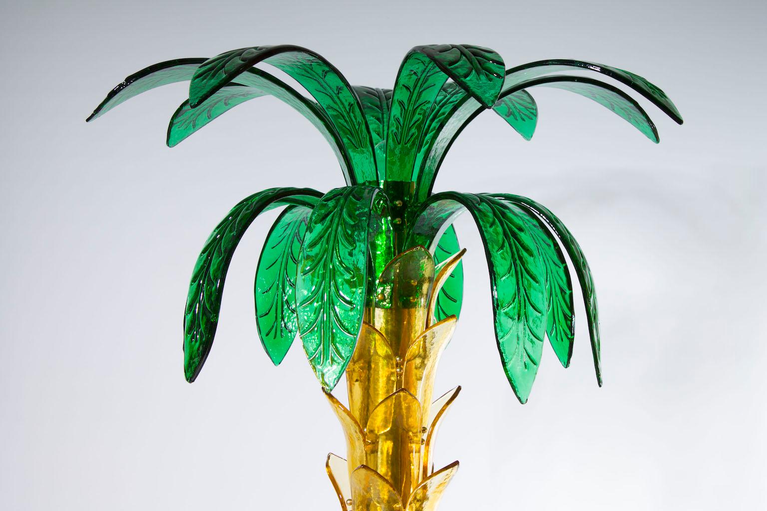Laiton Lampadaire Palm en verre de Murano ambre et vert Italie contemporain  en vente