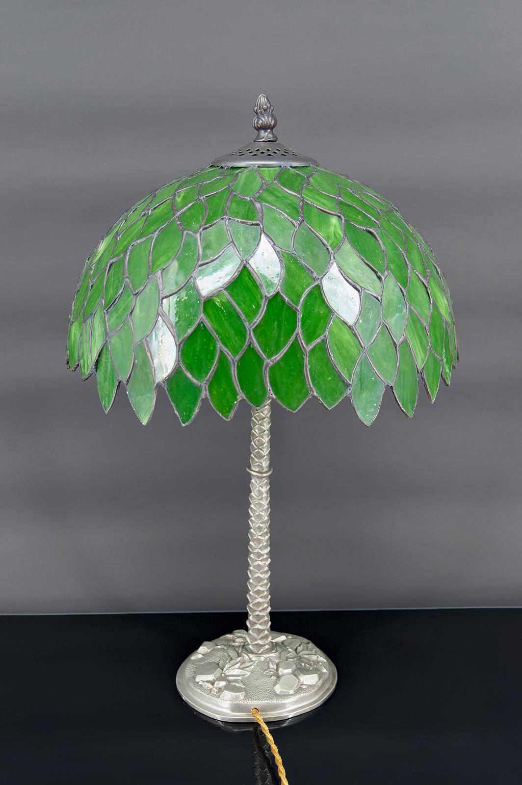 Français Lampe palmier en bronze argenté et abat-jour en verre teinté vert, Art Nouveau 1900 en vente