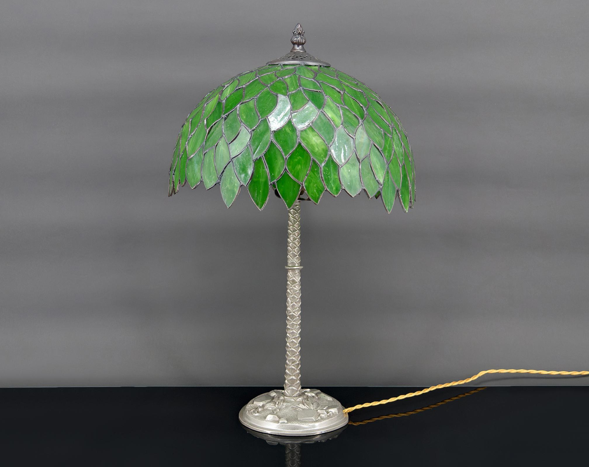 French Palm lamp in silvered bronze and green stained glass lampshade, Art Nouveau 1900 For Sale